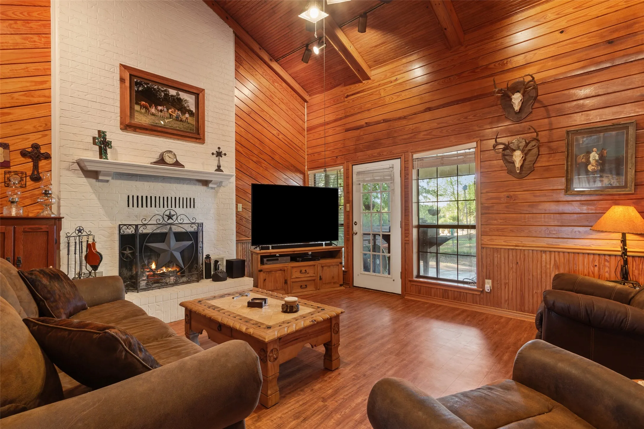 Single Family Residence For Sale in Freestone County , 420 E US Highway 84, Fairfield, Texas 75840, 3 Bedroom, 2 Bathroom, 2 Garage spaces, 1,930 Sqft, built in 1991, mls#21371849, Real Estate Agent in Fairfield, Homes For Sale in Freestone county, Homes For Sale in Fairfield, Realtor in Fairfield Texas, Real Estate Brokerage Independent Realty Texas, Luminita Cordes Realtor