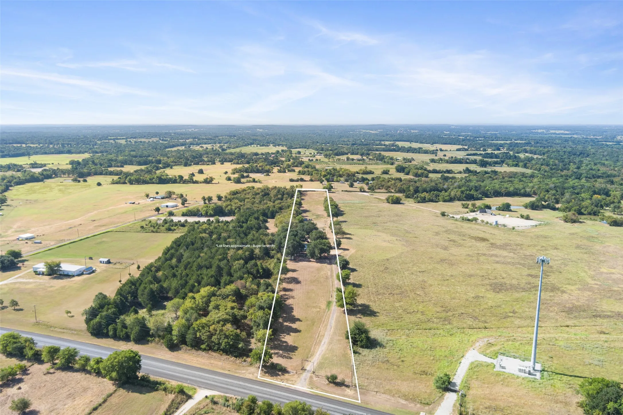 Single Family Residence For Sale in Freestone County , 420 E US Highway 84, Fairfield, Texas 75840, 3 Bedroom, 2 Bathroom, 2 Garage spaces, 1,930 Sqft, built in 1991, mls#21371849, Real Estate Agent in Fairfield, Homes For Sale in Freestone county, Homes For Sale in Fairfield, Realtor in Fairfield Texas, Real Estate Brokerage Independent Realty Texas, Luminita Cordes Realtor