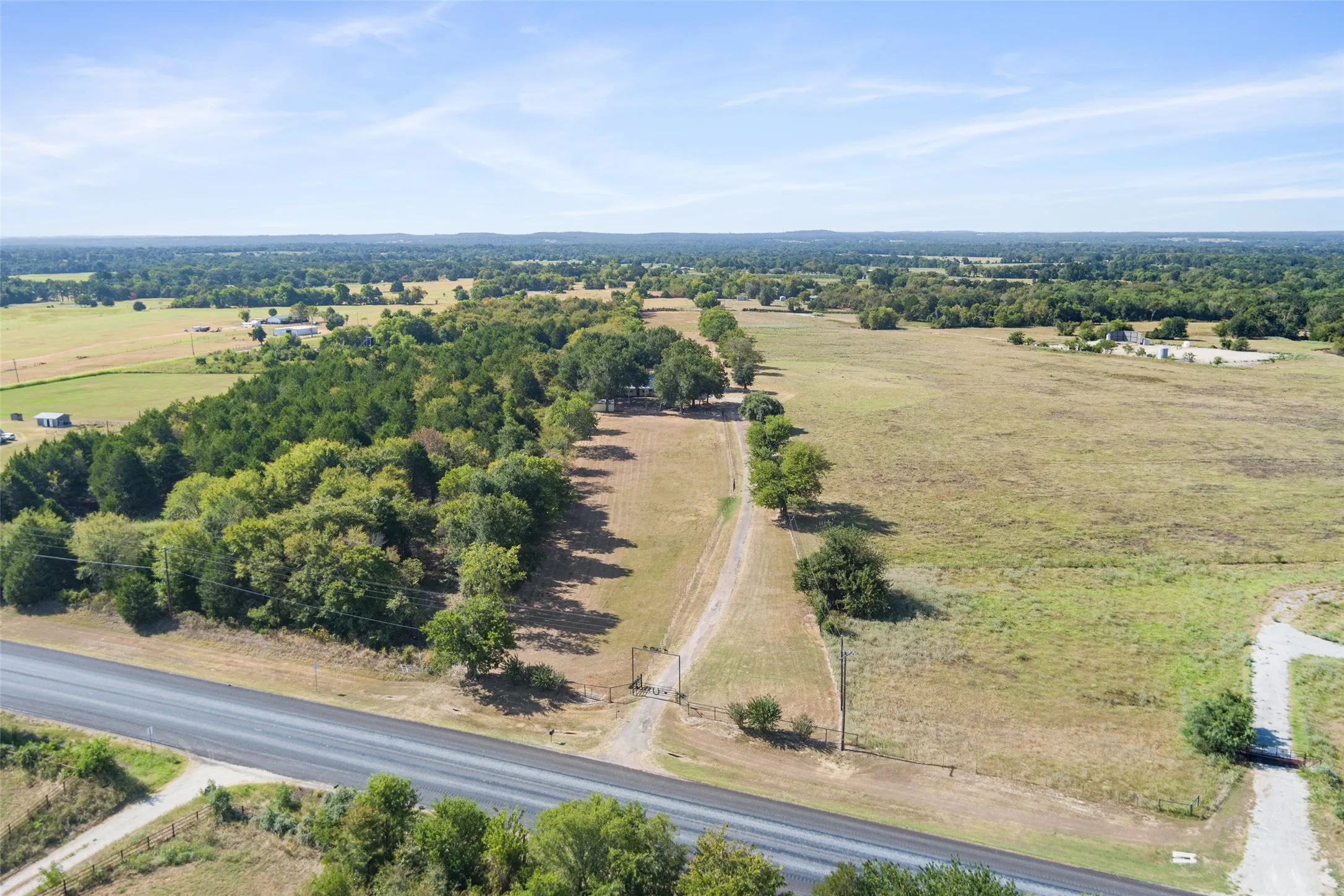 Single Family Residence For Sale in Freestone County , 420 E US Highway 84, Fairfield, Texas 75840, 3 Bedroom, 2 Bathroom, 2 Garage spaces, 1,930 Sqft, built in 1991, mls#21371849, Real Estate Agent in Fairfield, Homes For Sale in Freestone county, Homes For Sale in Fairfield, Realtor in Fairfield Texas, Real Estate Brokerage Independent Realty Texas, Luminita Cordes Realtor