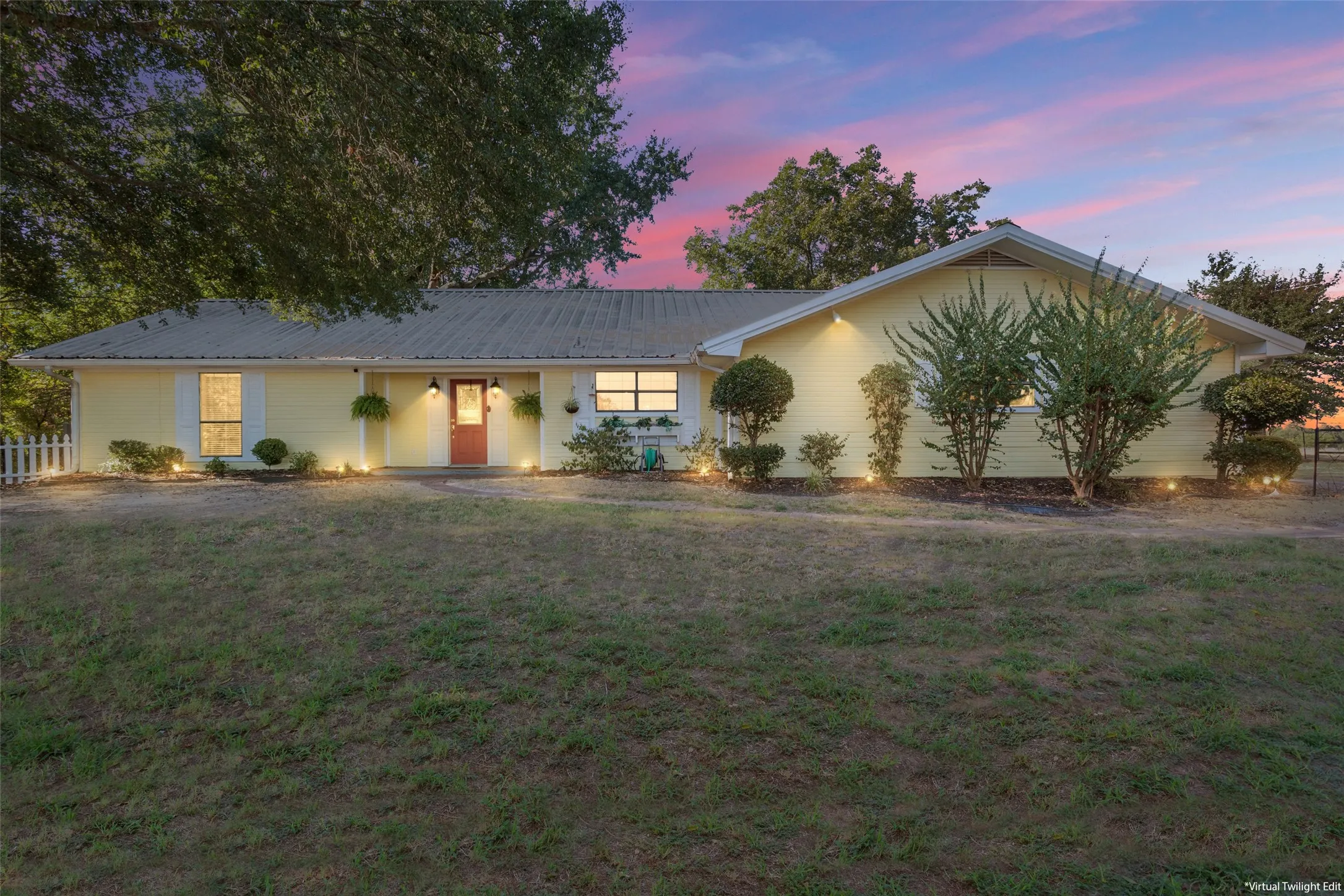 Single Family Residence For Sale in Freestone County , 420 E US Highway 84, Fairfield, Texas 75840, 3 Bedroom, 2 Bathroom, 2 Garage spaces, 1,930 Sqft, built in 1991, mls#21371849, Real Estate Agent in Fairfield, Homes For Sale in Freestone county, Homes For Sale in Fairfield, Realtor in Fairfield Texas, Real Estate Brokerage Independent Realty Texas, Luminita Cordes Realtor