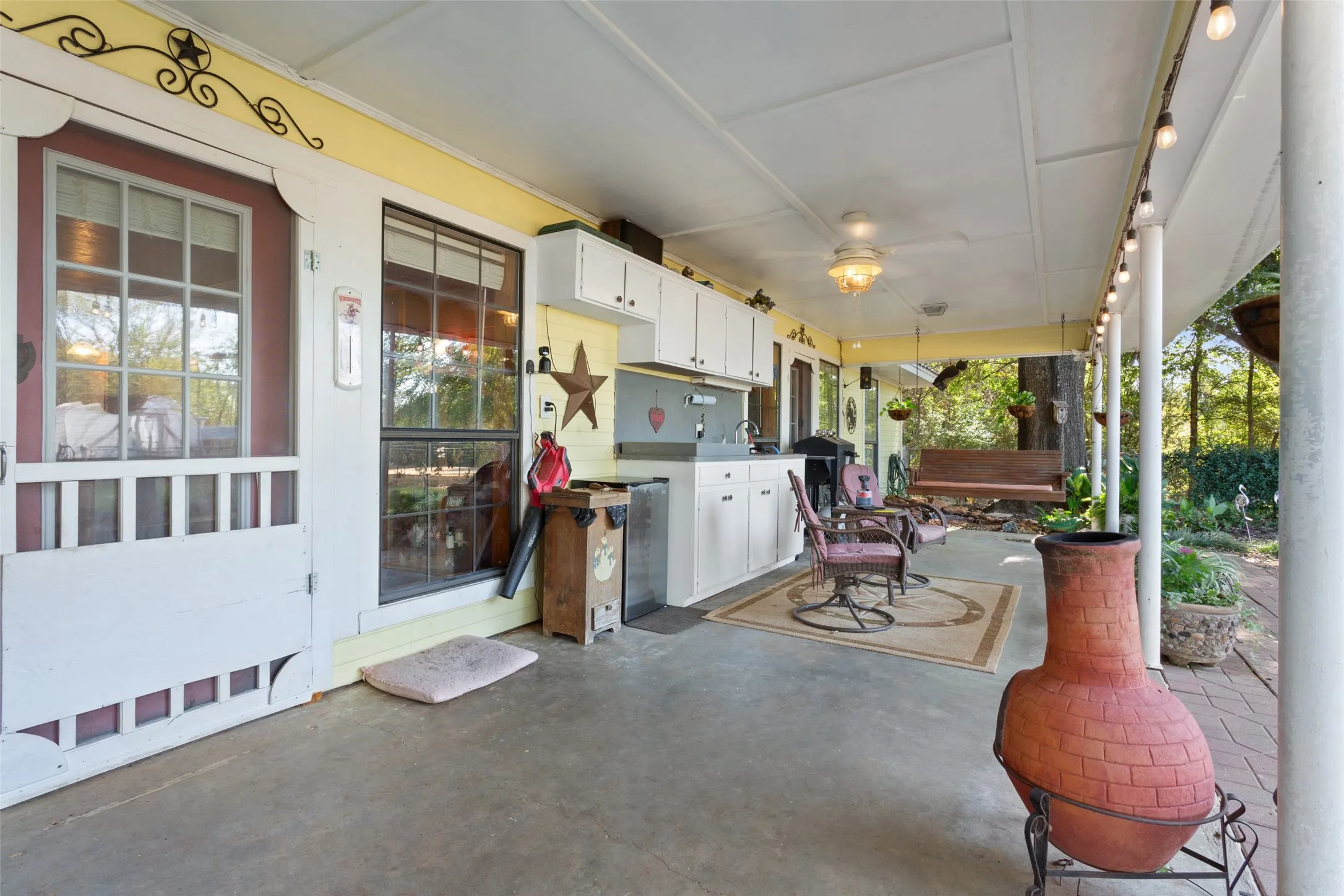 Single Family Residence For Sale in Freestone County , 420 E US Highway 84, Fairfield, Texas 75840, 3 Bedroom, 2 Bathroom, 2 Garage spaces, 1,930 Sqft, built in 1991, mls#21371849, Real Estate Agent in Fairfield, Homes For Sale in Freestone county, Homes For Sale in Fairfield, Realtor in Fairfield Texas, Real Estate Brokerage Independent Realty Texas, Luminita Cordes Realtor