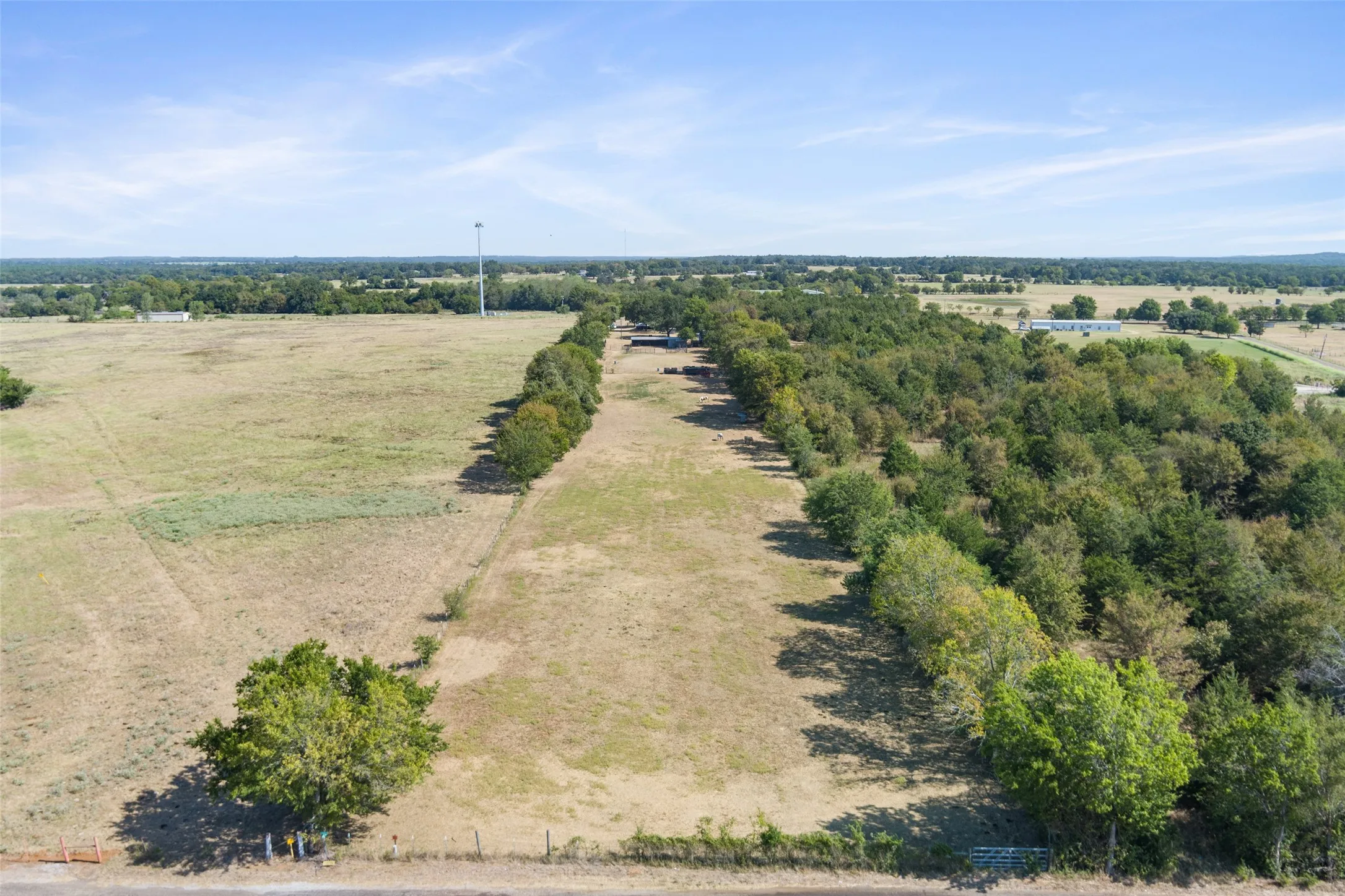 Single Family Residence For Sale in Freestone County , 420 E US Highway 84, Fairfield, Texas 75840, 3 Bedroom, 2 Bathroom, 2 Garage spaces, 1,930 Sqft, built in 1991, mls#21371849, Real Estate Agent in Fairfield, Homes For Sale in Freestone county, Homes For Sale in Fairfield, Realtor in Fairfield Texas, Real Estate Brokerage Independent Realty Texas, Luminita Cordes Realtor