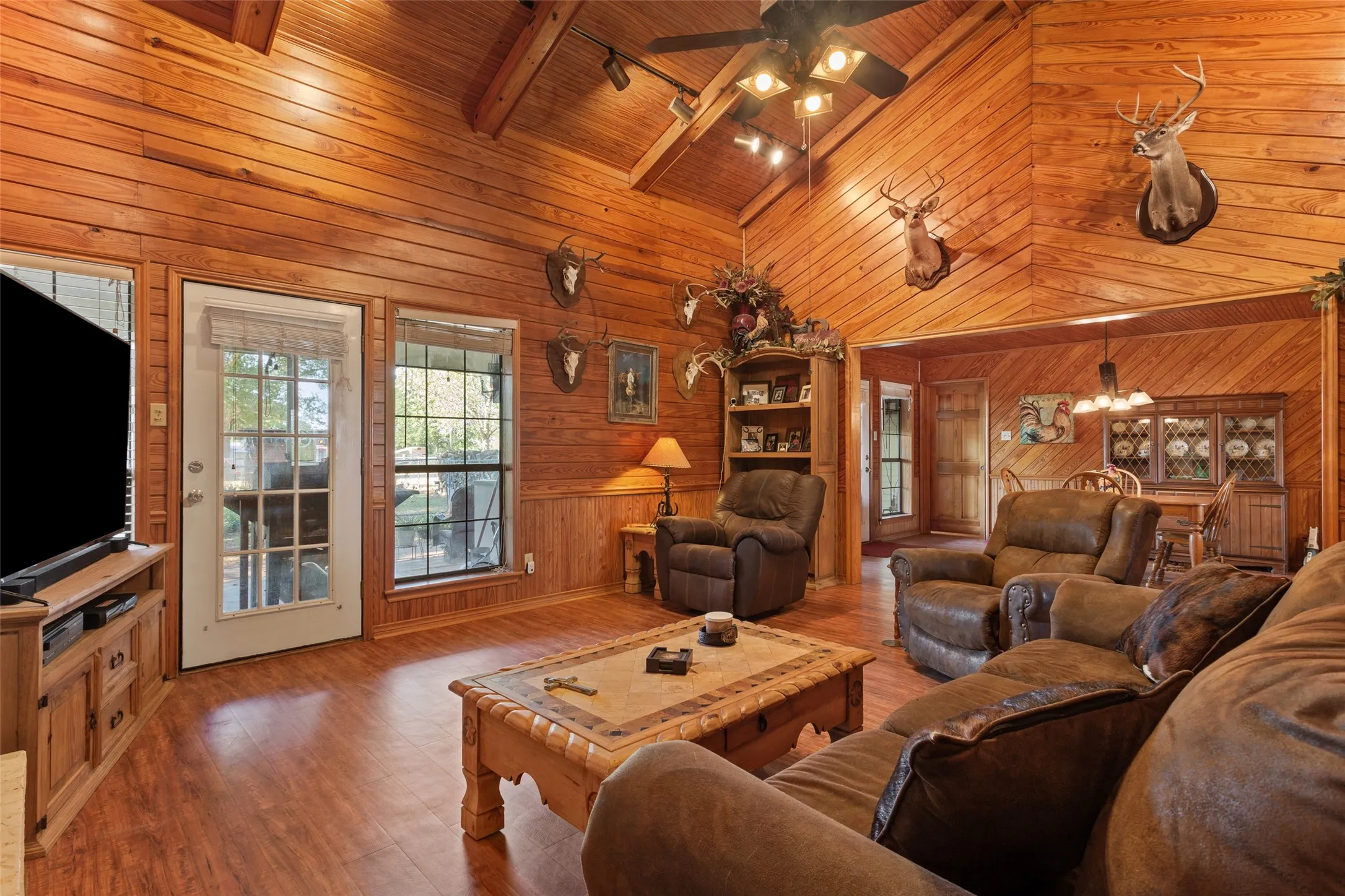 Single Family Residence For Sale in Freestone County , 420 E US Highway 84, Fairfield, Texas 75840, 3 Bedroom, 2 Bathroom, 2 Garage spaces, 1,930 Sqft, built in 1991, mls#21371849, Real Estate Agent in Fairfield, Homes For Sale in Freestone county, Homes For Sale in Fairfield, Realtor in Fairfield Texas, Real Estate Brokerage Independent Realty Texas, Luminita Cordes Realtor