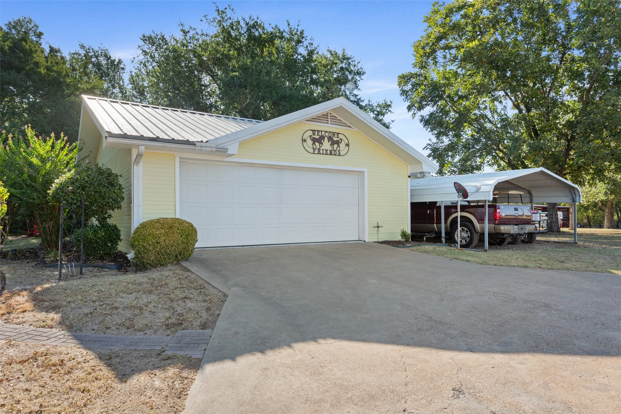 Single Family Residence For Sale in Freestone County , 420 E US Highway 84, Fairfield, Texas 75840, 3 Bedroom, 2 Bathroom, 2 Garage spaces, 1,930 Sqft, built in 1991, mls#21371849, Real Estate Agent in Fairfield, Homes For Sale in Freestone county, Homes For Sale in Fairfield, Realtor in Fairfield Texas, Real Estate Brokerage Independent Realty Texas, Luminita Cordes Realtor