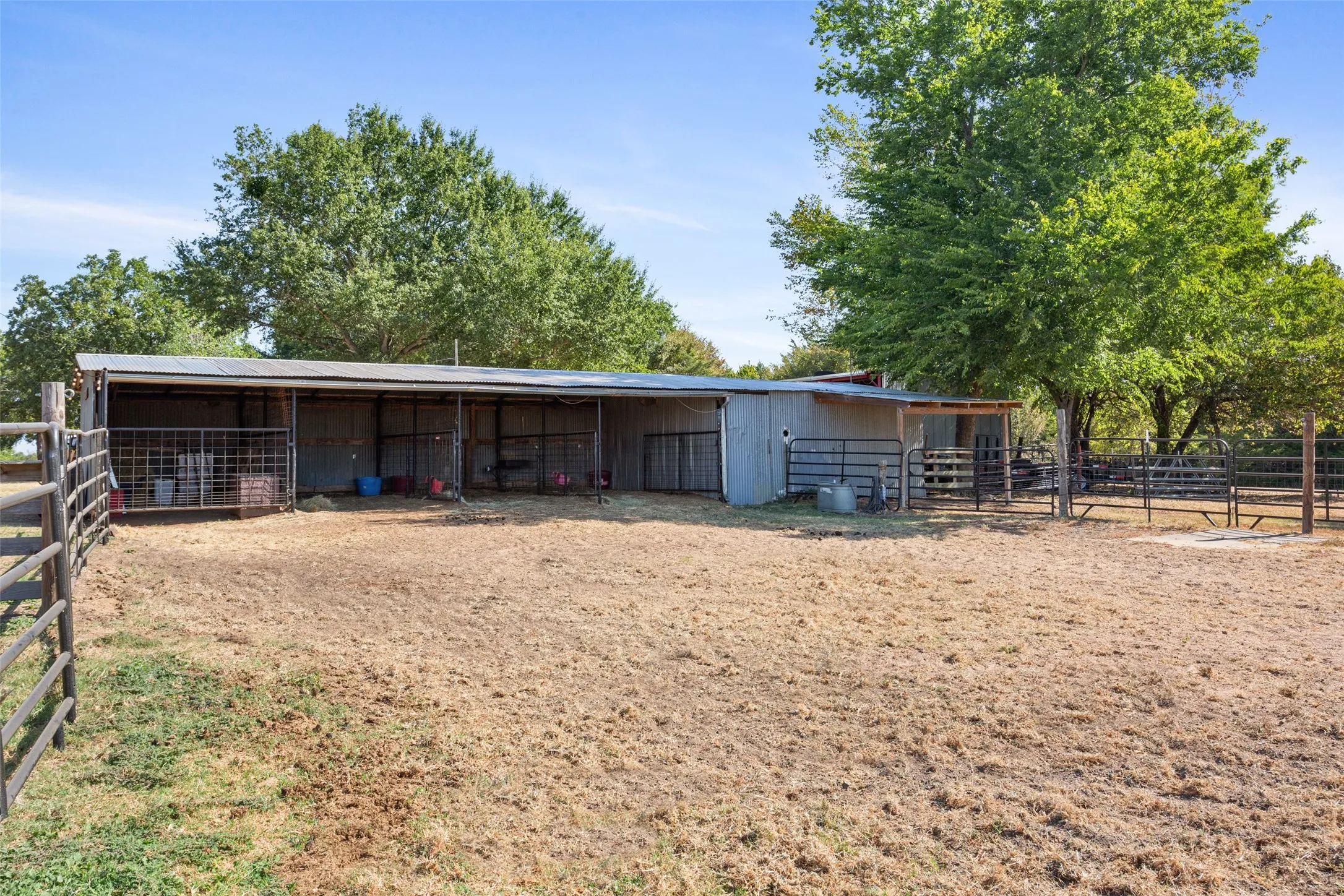 Single Family Residence For Sale in Freestone County , 420 E US Highway 84, Fairfield, Texas 75840, 3 Bedroom, 2 Bathroom, 2 Garage spaces, 1,930 Sqft, built in 1991, mls#21371849, Real Estate Agent in Fairfield, Homes For Sale in Freestone county, Homes For Sale in Fairfield, Realtor in Fairfield Texas, Real Estate Brokerage Independent Realty Texas, Luminita Cordes Realtor