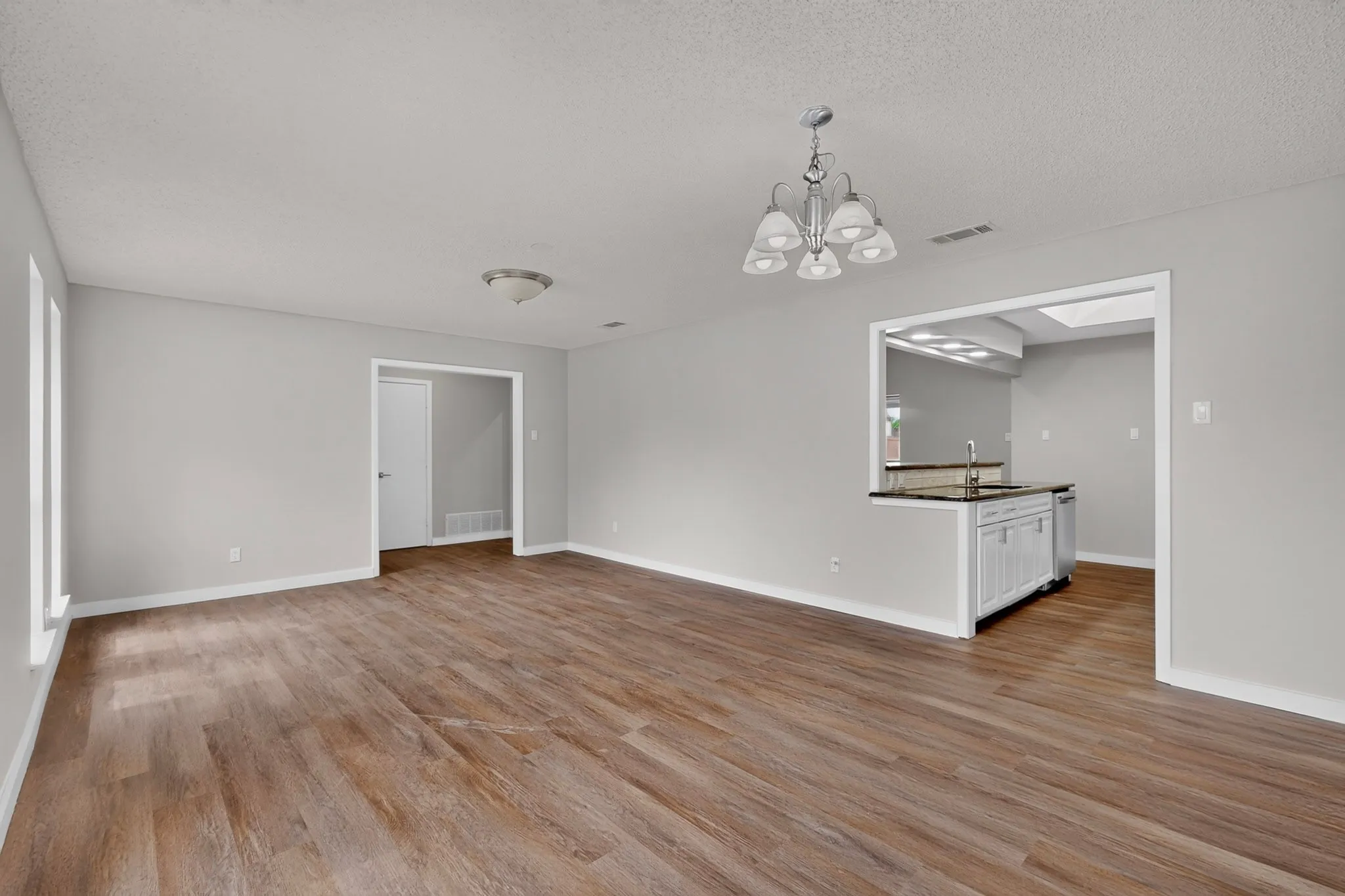 Single Family Residence For Sale in Dallas County , 1302 N Yale Boulevard, Richardson, Texas 75081, 3 Bedroom, 2 Bathroom, 2 Garage spaces, 1,745 Sqft, built in 1977, mls#21371921, Real Estate Agent in Richardson, Homes For Sale in Dallas county, Homes For Sale in Richardson, Realtor in Richardson Texas, Real Estate Brokerage Independent Realty Texas, Luminita Cordes Realtor