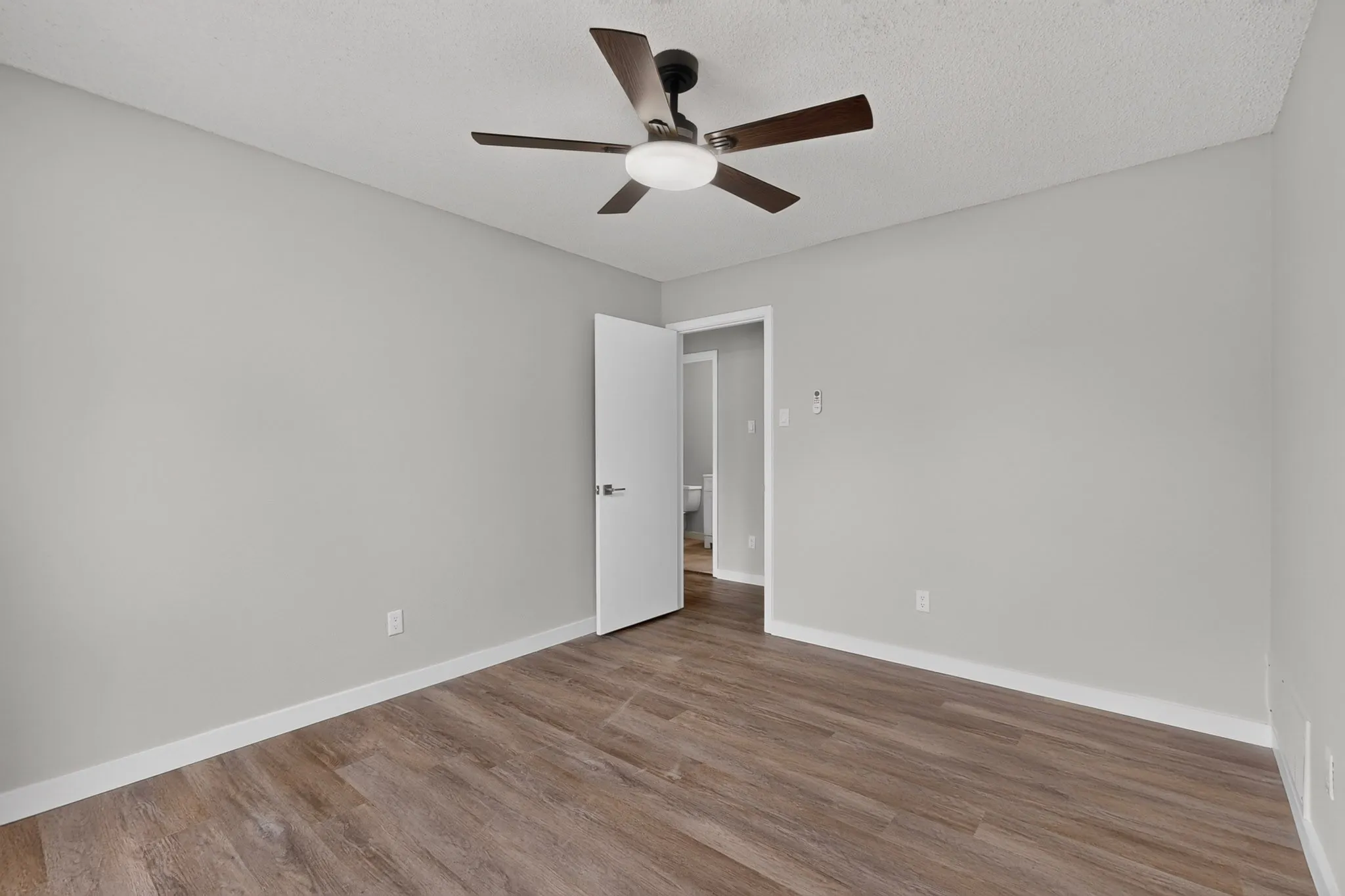 Single Family Residence For Sale in Dallas County , 1302 N Yale Boulevard, Richardson, Texas 75081, 3 Bedroom, 2 Bathroom, 2 Garage spaces, 1,745 Sqft, built in 1977, mls#21371921, Real Estate Agent in Richardson, Homes For Sale in Dallas county, Homes For Sale in Richardson, Realtor in Richardson Texas, Real Estate Brokerage Independent Realty Texas, Luminita Cordes Realtor