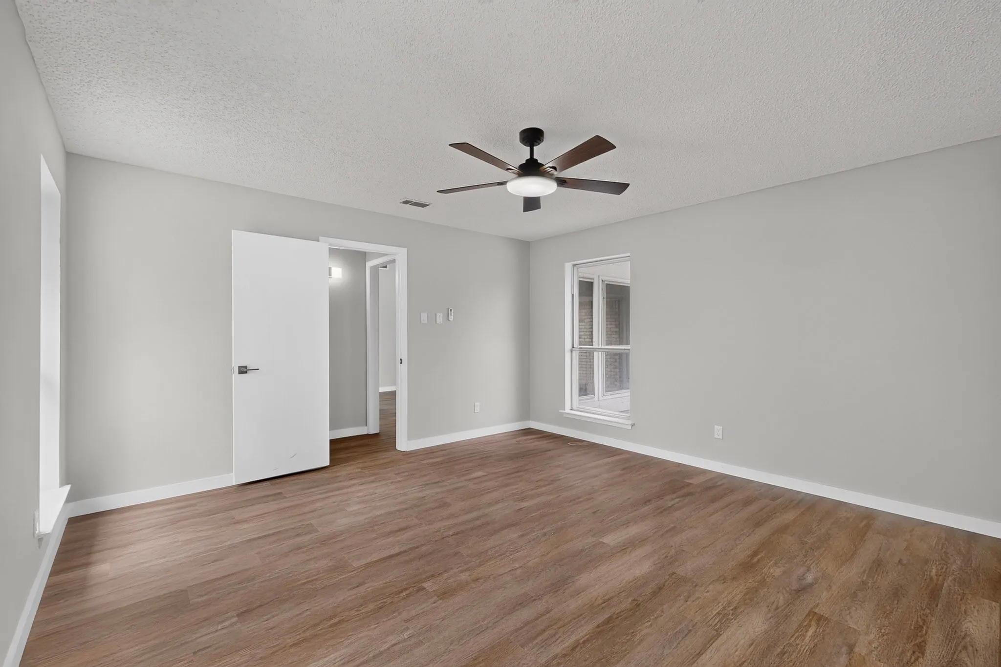 Single Family Residence For Sale in Dallas County , 1302 N Yale Boulevard, Richardson, Texas 75081, 3 Bedroom, 2 Bathroom, 2 Garage spaces, 1,745 Sqft, built in 1977, mls#21371921, Real Estate Agent in Richardson, Homes For Sale in Dallas county, Homes For Sale in Richardson, Realtor in Richardson Texas, Real Estate Brokerage Independent Realty Texas, Luminita Cordes Realtor