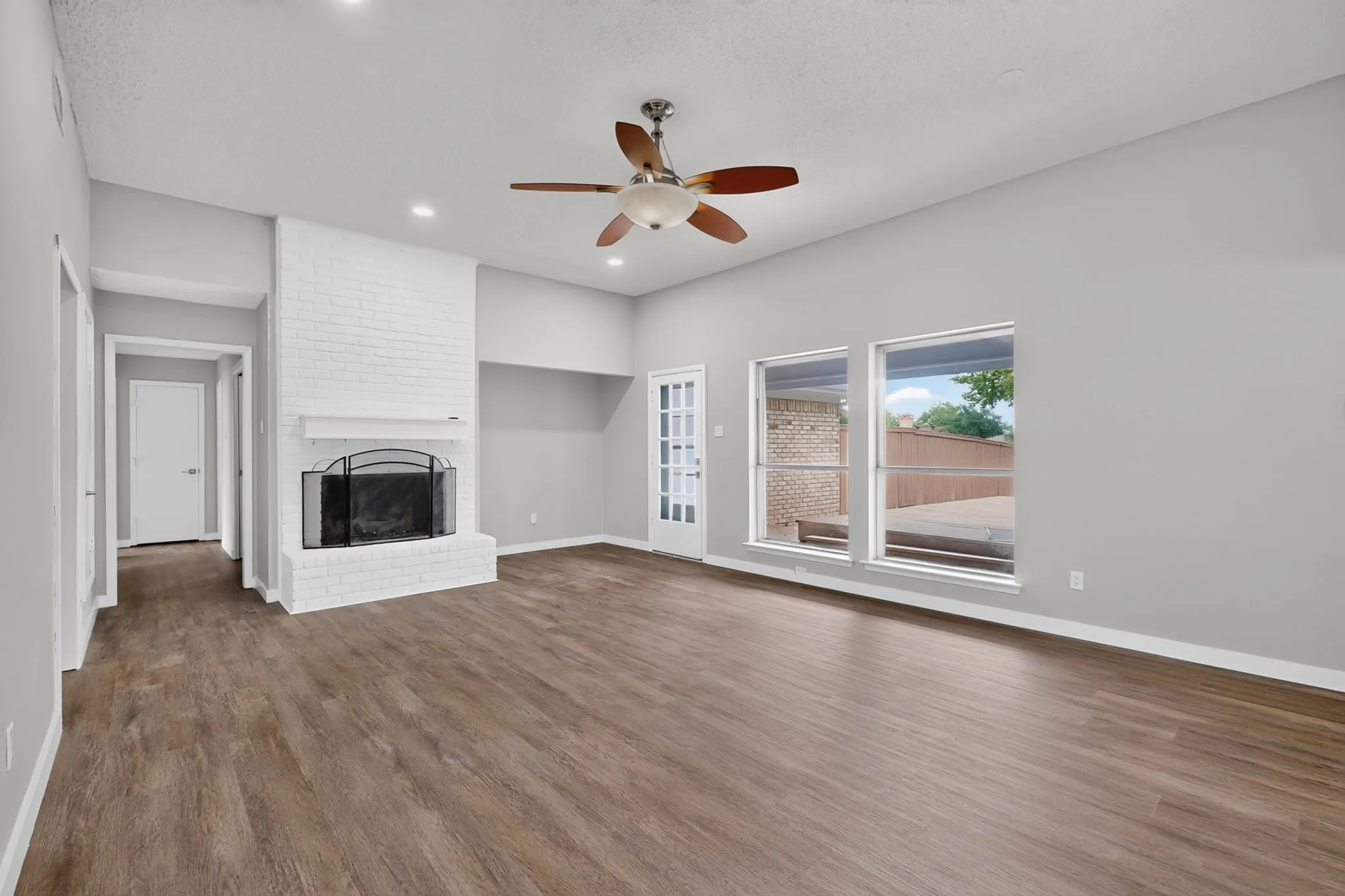Vaulted ceiling with recessed lighting and a ceiling fan