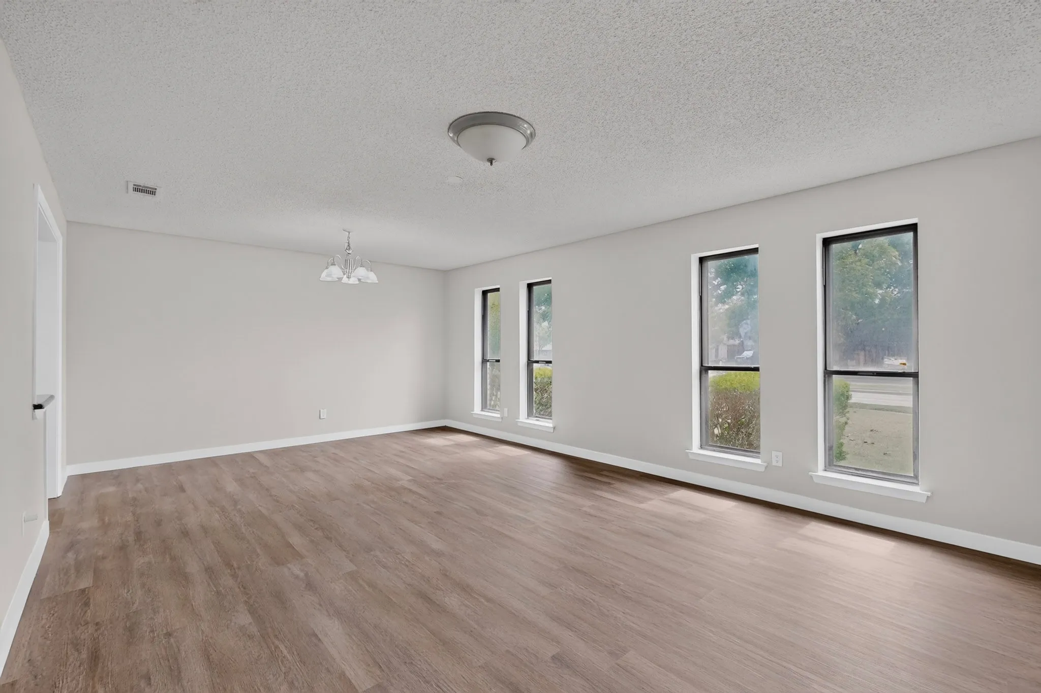Single Family Residence For Sale in Dallas County , 1302 N Yale Boulevard, Richardson, Texas 75081, 3 Bedroom, 2 Bathroom, 2 Garage spaces, 1,745 Sqft, built in 1977, mls#21371921, Real Estate Agent in Richardson, Homes For Sale in Dallas county, Homes For Sale in Richardson, Realtor in Richardson Texas, Real Estate Brokerage Independent Realty Texas, Luminita Cordes Realtor