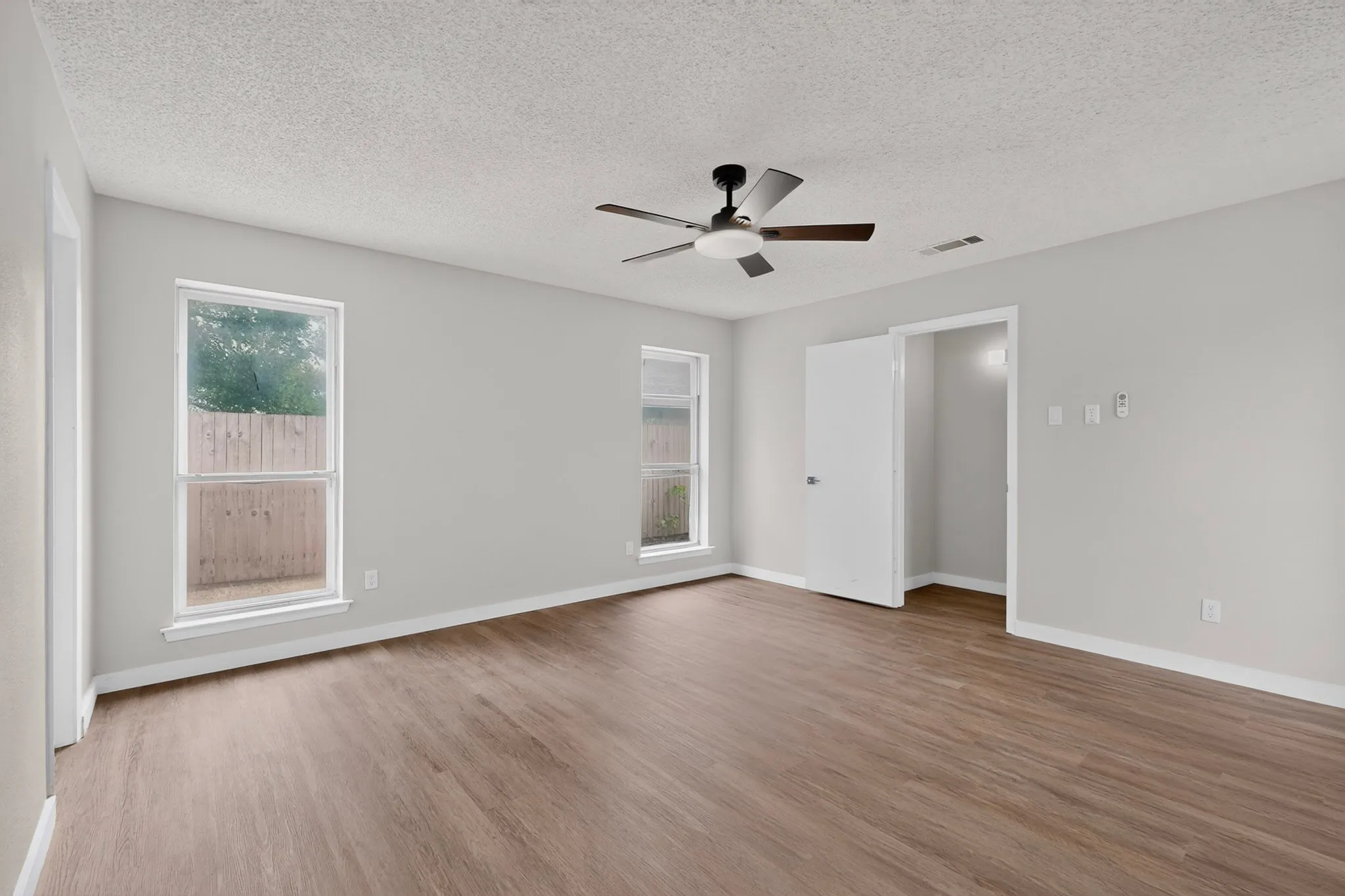 Single Family Residence For Sale in Dallas County , 1302 N Yale Boulevard, Richardson, Texas 75081, 3 Bedroom, 2 Bathroom, 2 Garage spaces, 1,745 Sqft, built in 1977, mls#21371921, Real Estate Agent in Richardson, Homes For Sale in Dallas county, Homes For Sale in Richardson, Realtor in Richardson Texas, Real Estate Brokerage Independent Realty Texas, Luminita Cordes Realtor