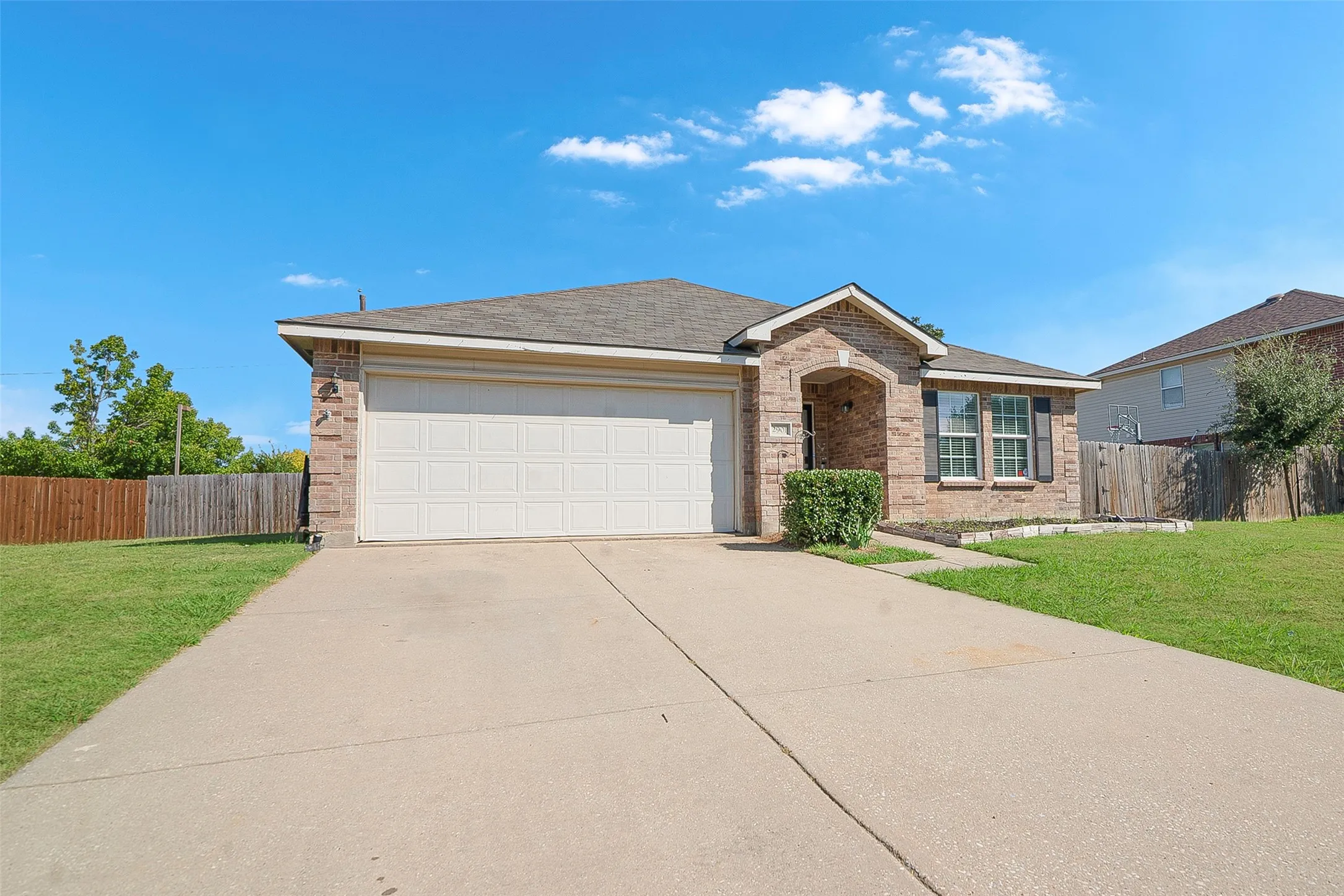 Single Family Residence For Sale in Denton County , 2901 Saddle Drive, Denton, Texas 76210, 4 Bedroom, 2 Bathroom, 2 Garage spaces, 2,093 Sqft, built in 2008, mls#21371866, Real Estate Agent in Denton, Homes For Sale in Denton county, Homes For Sale in Denton, Realtor in Denton Texas, Real Estate Brokerage Independent Realty Texas, Luminita Cordes Realtor
