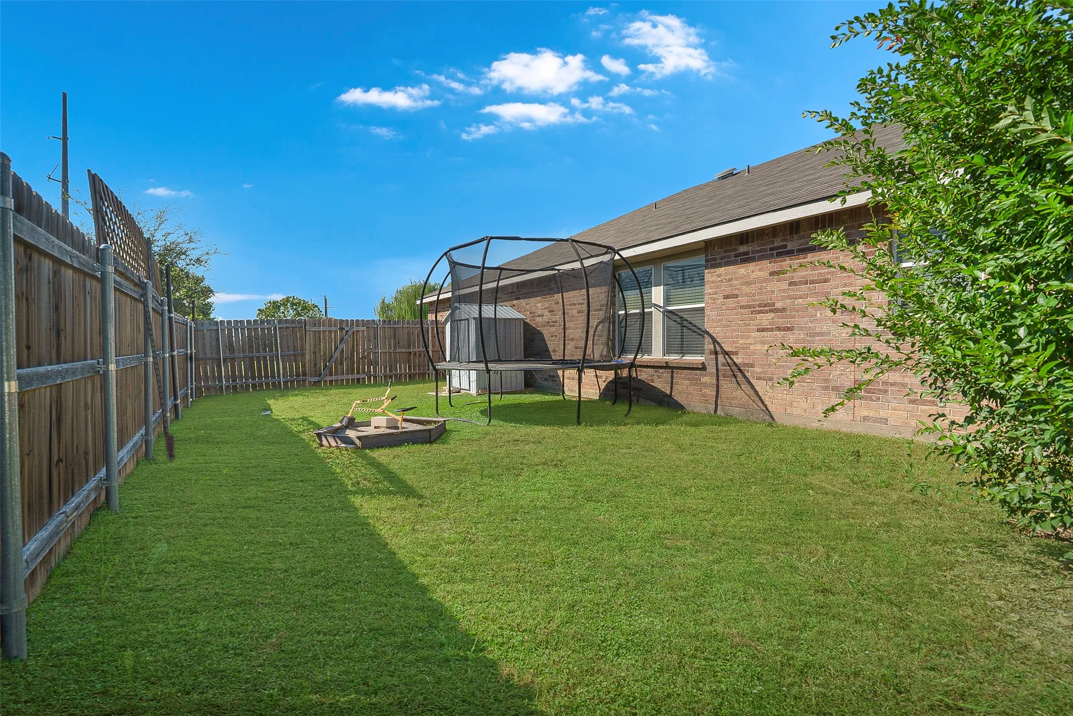 Single Family Residence For Sale in Denton County , 2901 Saddle Drive, Denton, Texas 76210, 4 Bedroom, 2 Bathroom, 2 Garage spaces, 2,093 Sqft, built in 2008, mls#21371866, Real Estate Agent in Denton, Homes For Sale in Denton county, Homes For Sale in Denton, Realtor in Denton Texas, Real Estate Brokerage Independent Realty Texas, Luminita Cordes Realtor