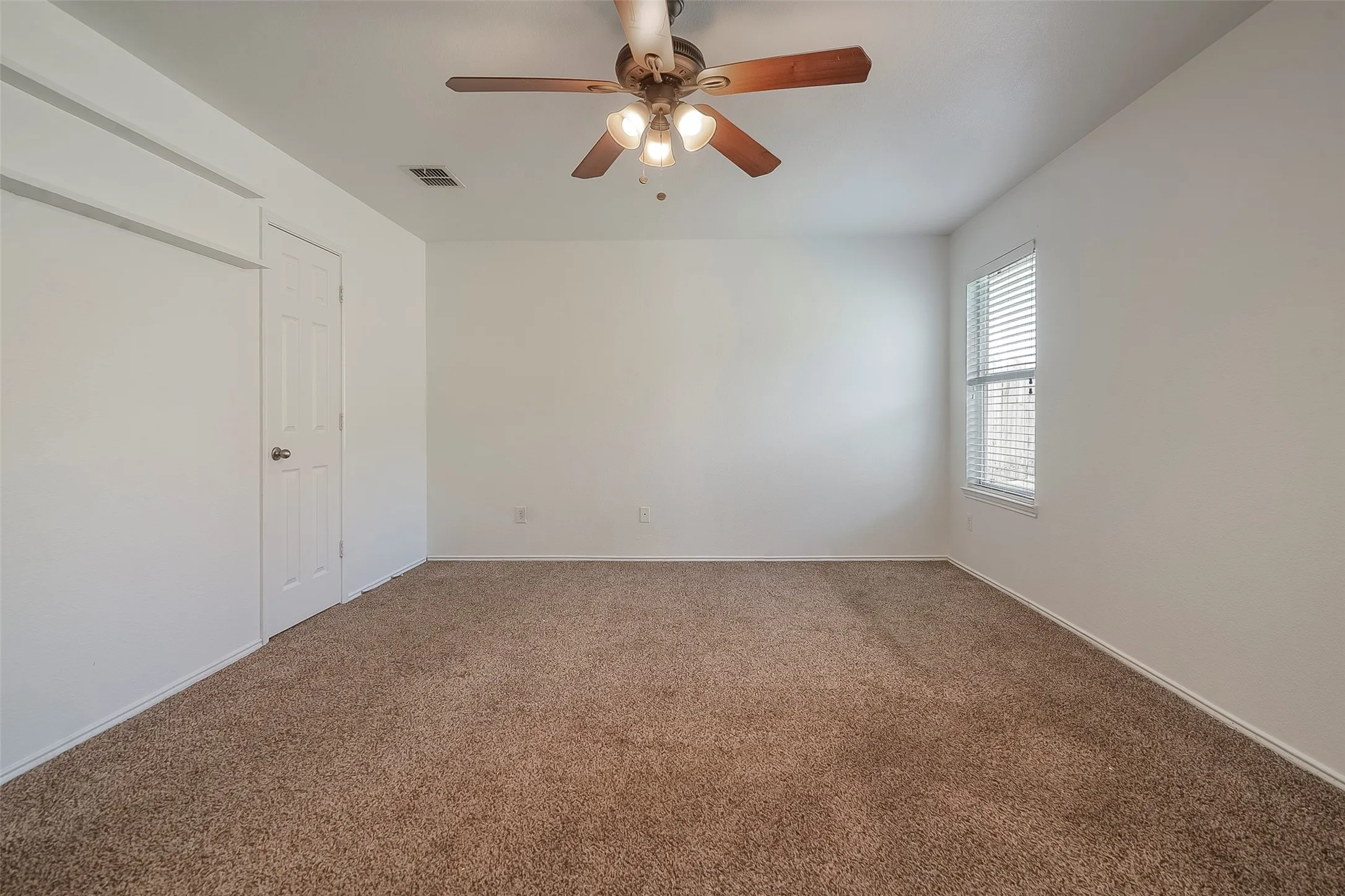 Single Family Residence For Sale in Denton County , 2901 Saddle Drive, Denton, Texas 76210, 4 Bedroom, 2 Bathroom, 2 Garage spaces, 2,093 Sqft, built in 2008, mls#21371866, Real Estate Agent in Denton, Homes For Sale in Denton county, Homes For Sale in Denton, Realtor in Denton Texas, Real Estate Brokerage Independent Realty Texas, Luminita Cordes Realtor