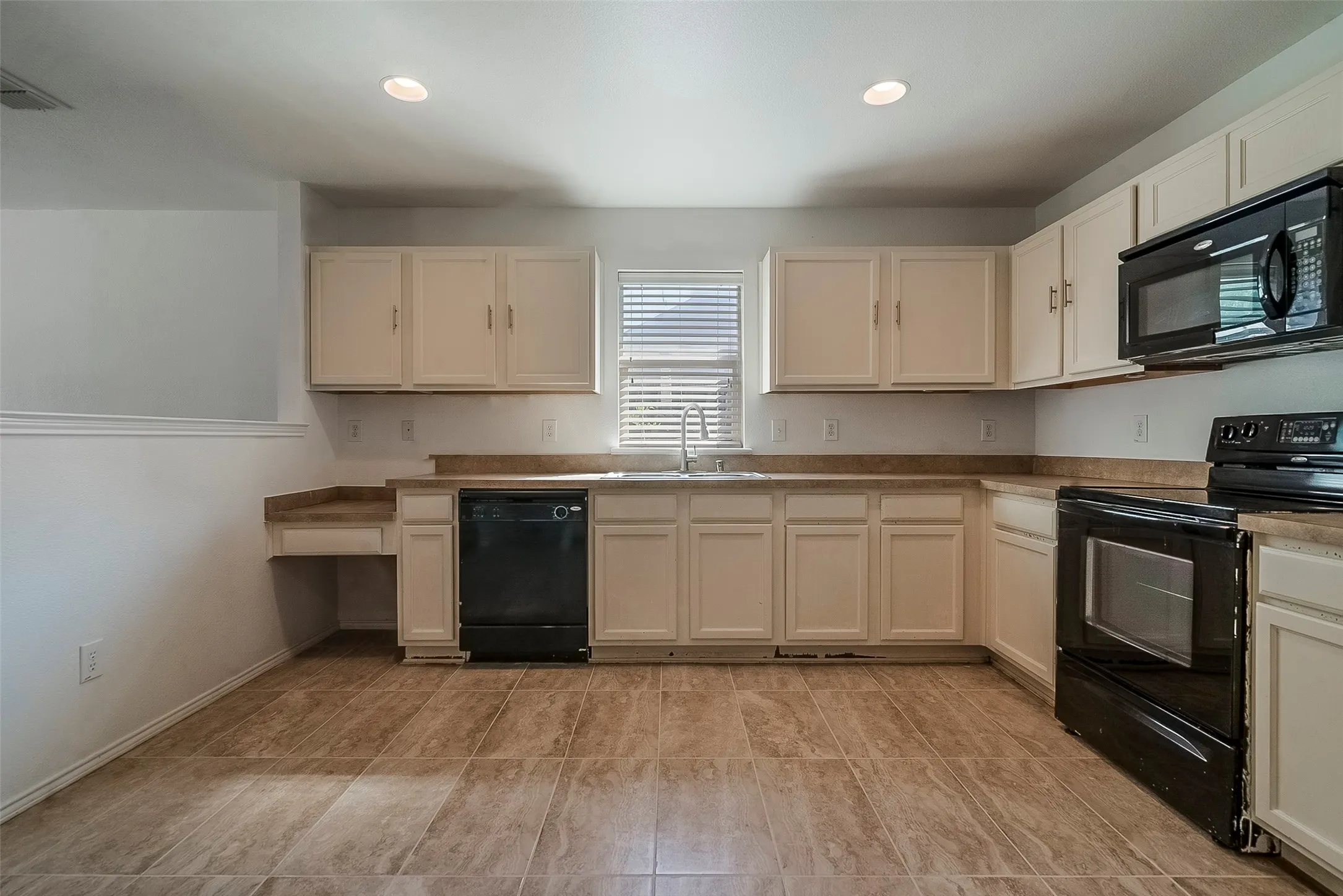Single Family Residence For Sale in Denton County , 2901 Saddle Drive, Denton, Texas 76210, 4 Bedroom, 2 Bathroom, 2 Garage spaces, 2,093 Sqft, built in 2008, mls#21371866, Real Estate Agent in Denton, Homes For Sale in Denton county, Homes For Sale in Denton, Realtor in Denton Texas, Real Estate Brokerage Independent Realty Texas, Luminita Cordes Realtor