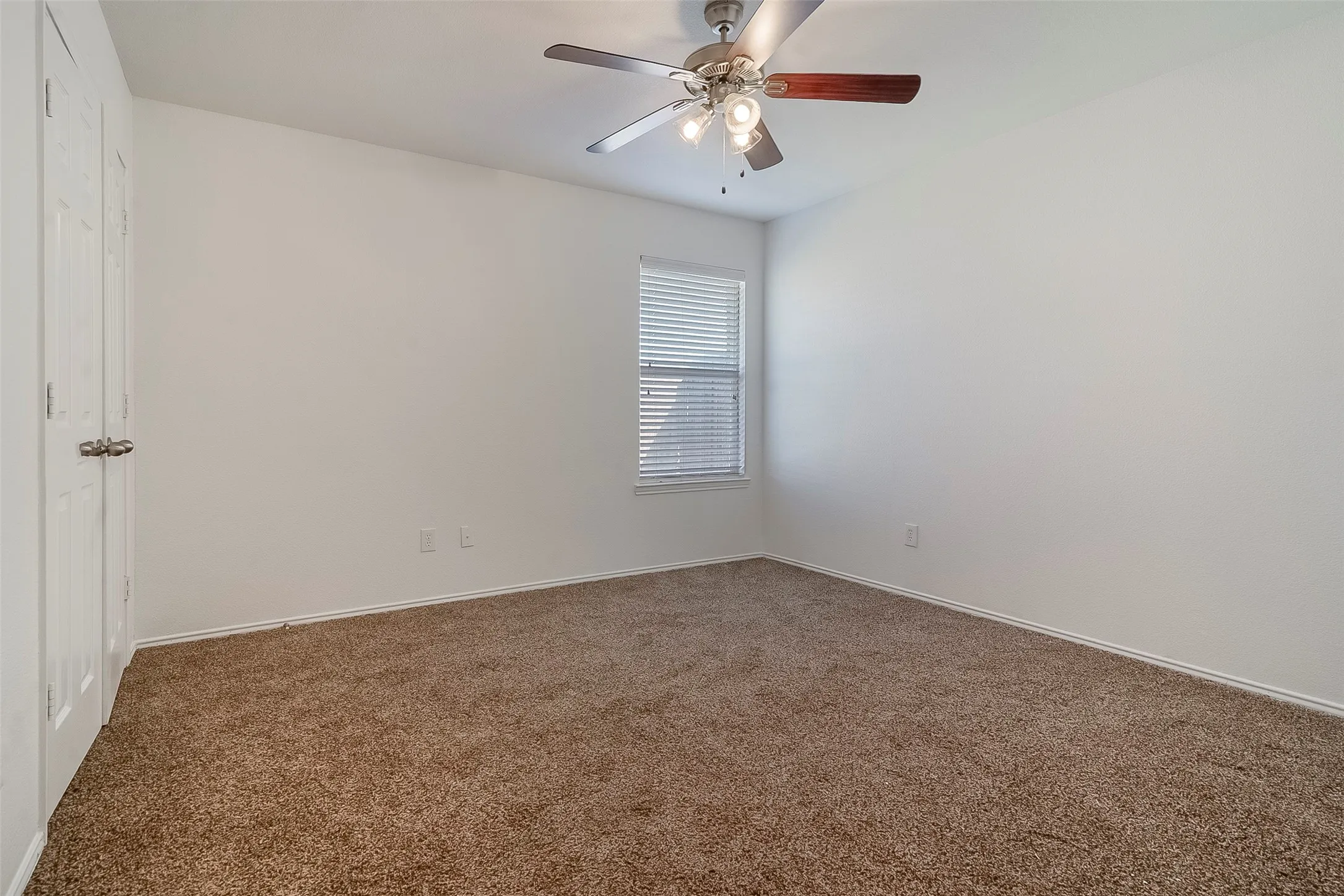 Single Family Residence For Sale in Denton County , 2901 Saddle Drive, Denton, Texas 76210, 4 Bedroom, 2 Bathroom, 2 Garage spaces, 2,093 Sqft, built in 2008, mls#21371866, Real Estate Agent in Denton, Homes For Sale in Denton county, Homes For Sale in Denton, Realtor in Denton Texas, Real Estate Brokerage Independent Realty Texas, Luminita Cordes Realtor