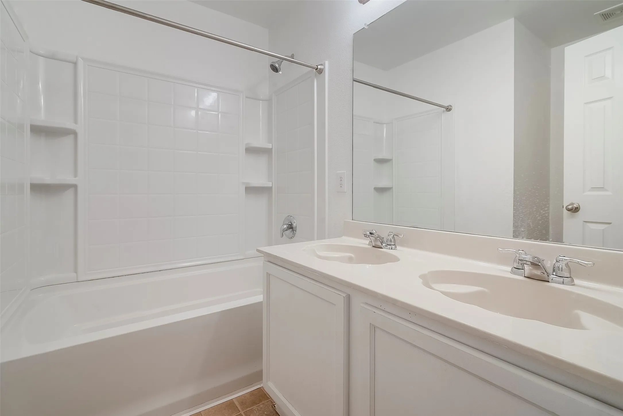 Single Family Residence For Sale in Denton County , 2901 Saddle Drive, Denton, Texas 76210, 4 Bedroom, 2 Bathroom, 2 Garage spaces, 2,093 Sqft, built in 2008, mls#21371866, Real Estate Agent in Denton, Homes For Sale in Denton county, Homes For Sale in Denton, Realtor in Denton Texas, Real Estate Brokerage Independent Realty Texas, Luminita Cordes Realtor