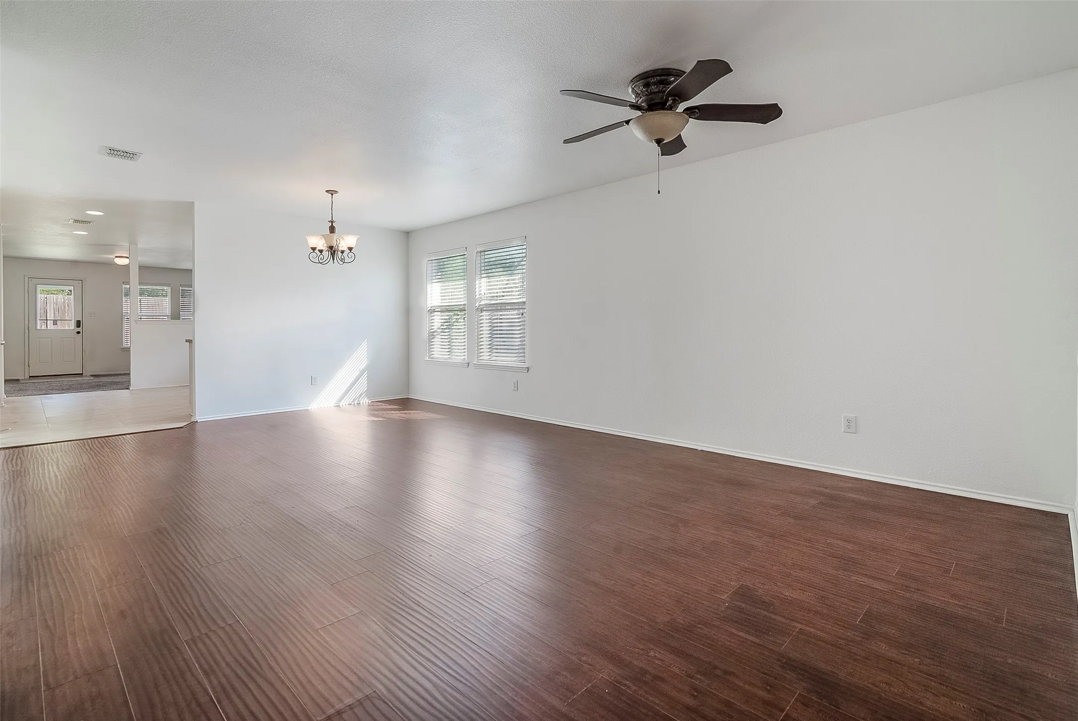 Single Family Residence For Sale in Denton County , 2901 Saddle Drive, Denton, Texas 76210, 4 Bedroom, 2 Bathroom, 2 Garage spaces, 2,093 Sqft, built in 2008, mls#21371866, Real Estate Agent in Denton, Homes For Sale in Denton county, Homes For Sale in Denton, Realtor in Denton Texas, Real Estate Brokerage Independent Realty Texas, Luminita Cordes Realtor