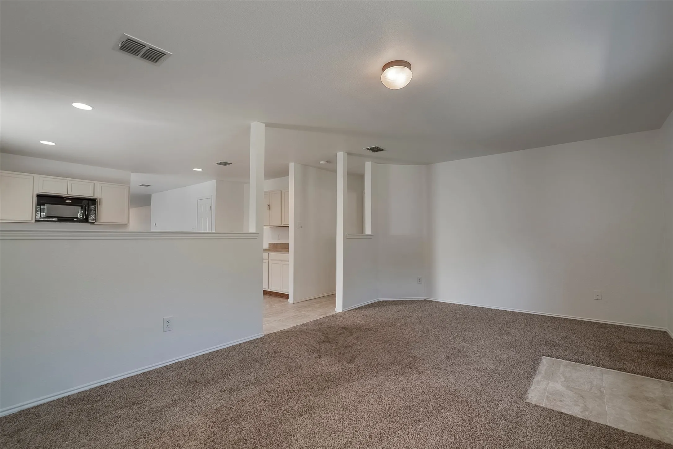 Single Family Residence For Sale in Denton County , 2901 Saddle Drive, Denton, Texas 76210, 4 Bedroom, 2 Bathroom, 2 Garage spaces, 2,093 Sqft, built in 2008, mls#21371866, Real Estate Agent in Denton, Homes For Sale in Denton county, Homes For Sale in Denton, Realtor in Denton Texas, Real Estate Brokerage Independent Realty Texas, Luminita Cordes Realtor