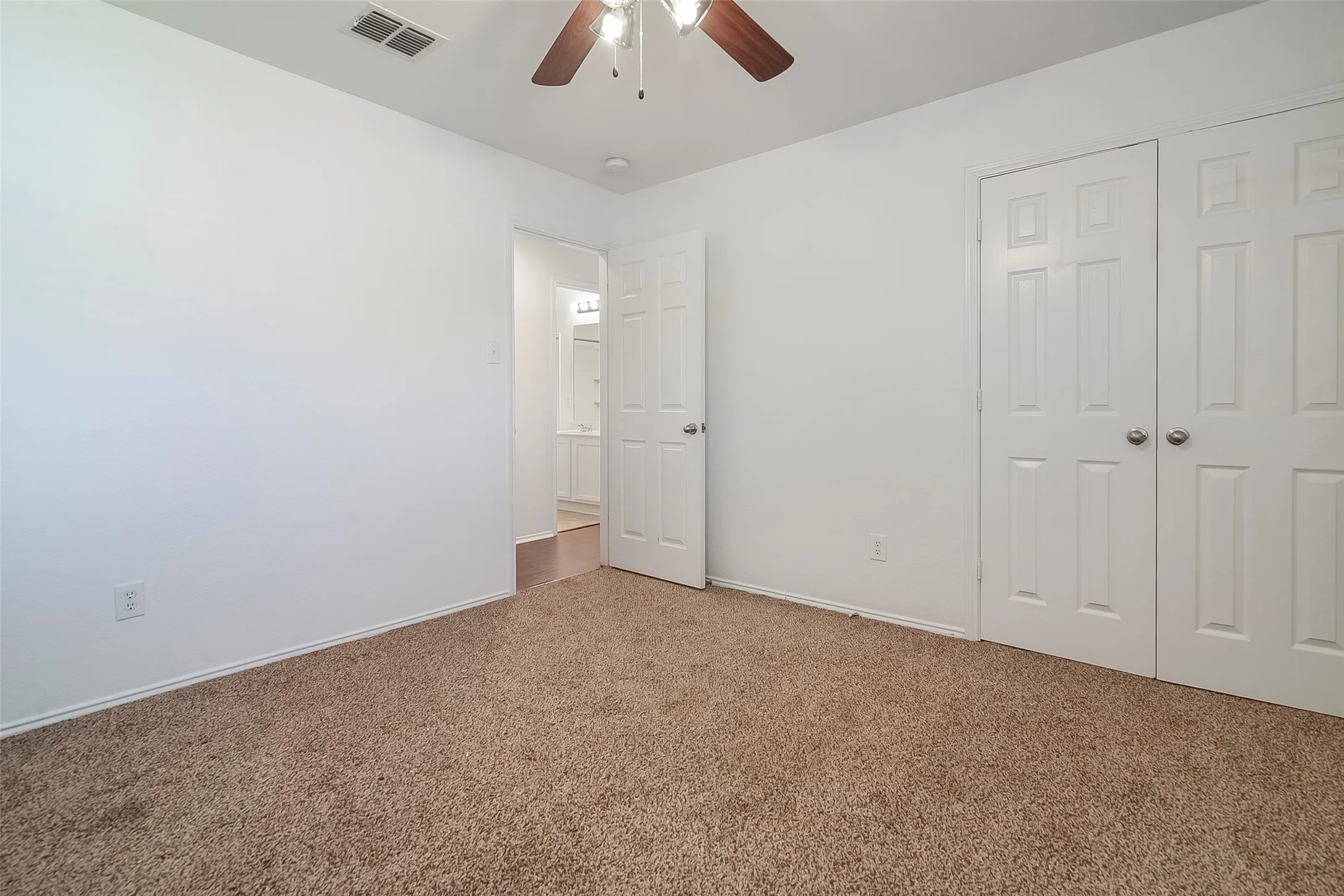 Single Family Residence For Sale in Denton County , 2901 Saddle Drive, Denton, Texas 76210, 4 Bedroom, 2 Bathroom, 2 Garage spaces, 2,093 Sqft, built in 2008, mls#21371866, Real Estate Agent in Denton, Homes For Sale in Denton county, Homes For Sale in Denton, Realtor in Denton Texas, Real Estate Brokerage Independent Realty Texas, Luminita Cordes Realtor