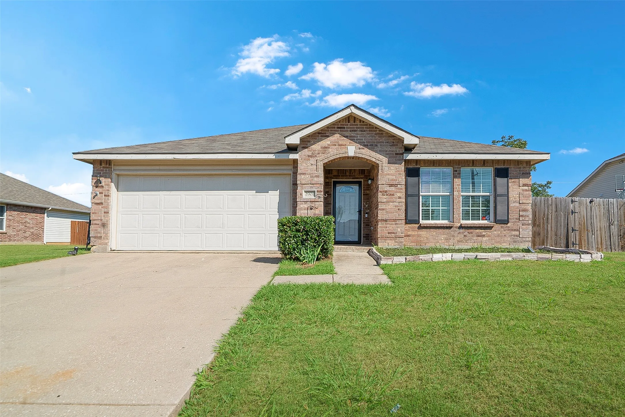 Single Family Residence For Sale in Denton County , 2901 Saddle Drive, Denton, Texas 76210, 4 Bedroom, 2 Bathroom, 2 Garage spaces, 2,093 Sqft, built in 2008, mls#21371866, Real Estate Agent in Denton, Homes For Sale in Denton county, Homes For Sale in Denton, Realtor in Denton Texas, Real Estate Brokerage Independent Realty Texas, Luminita Cordes Realtor