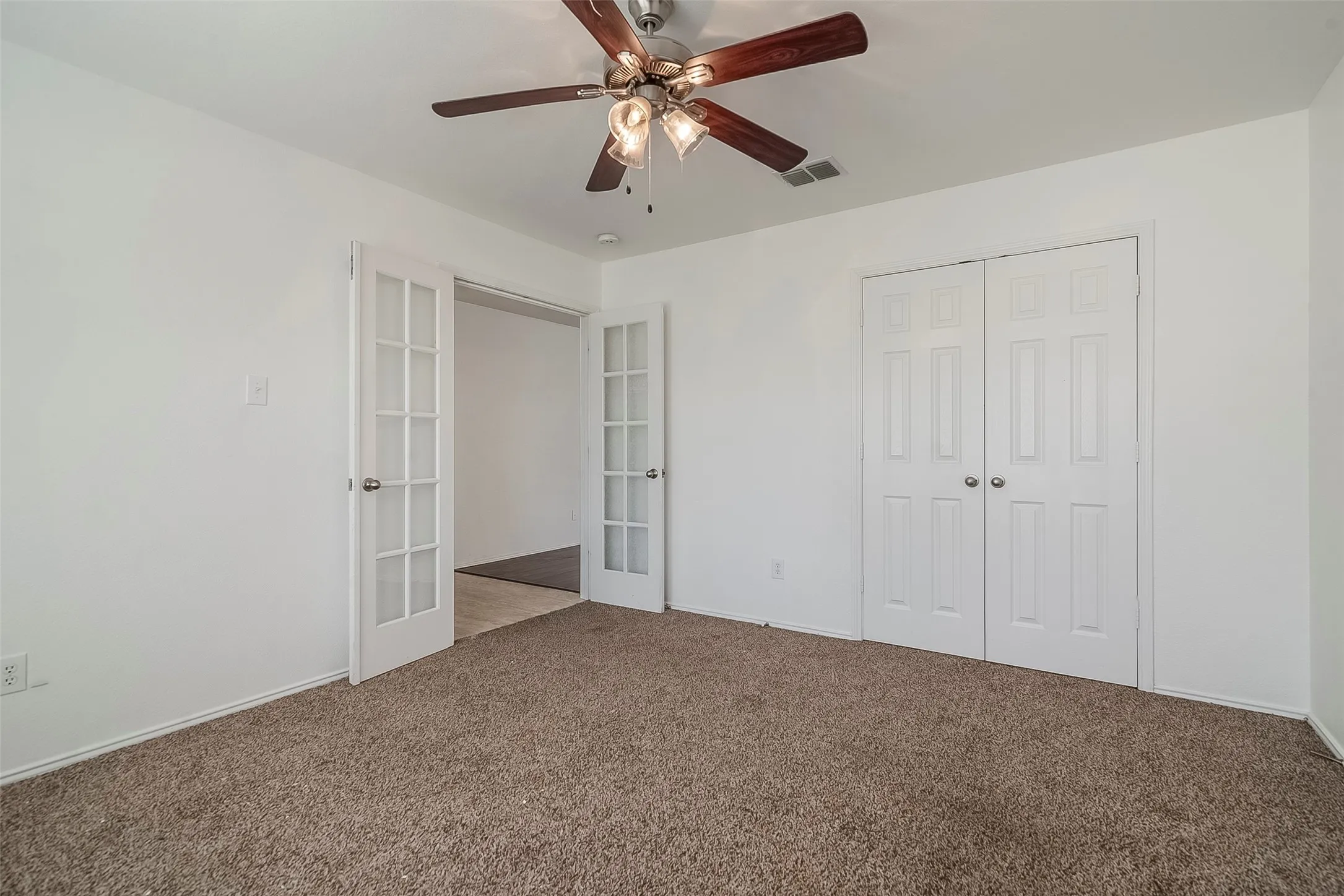 Single Family Residence For Sale in Denton County , 2901 Saddle Drive, Denton, Texas 76210, 4 Bedroom, 2 Bathroom, 2 Garage spaces, 2,093 Sqft, built in 2008, mls#21371866, Real Estate Agent in Denton, Homes For Sale in Denton county, Homes For Sale in Denton, Realtor in Denton Texas, Real Estate Brokerage Independent Realty Texas, Luminita Cordes Realtor