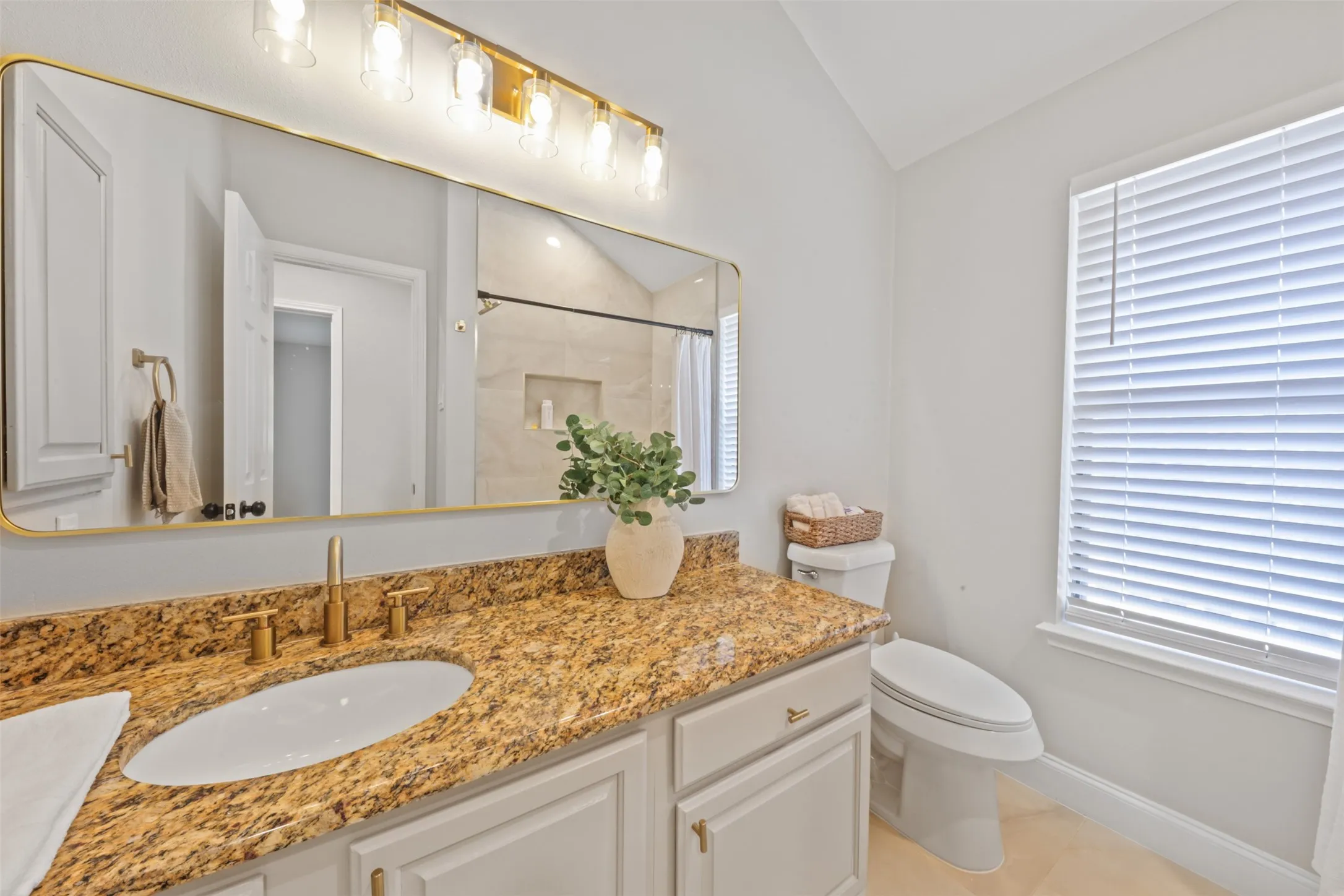Single Family Residence For Sale in Collin County , 6741 Biltmore Place, Plano, Texas 75023, 3 Bedroom, 2 Bathroom, 2 Garage spaces, 1,938 Sqft, built in 1986, mls#21371894, Real Estate Agent in Plano, Homes For Sale in Collin county, Homes For Sale in Plano, Realtor in Plano Texas, Real Estate Brokerage Independent Realty Texas, Luminita Cordes Realtor
