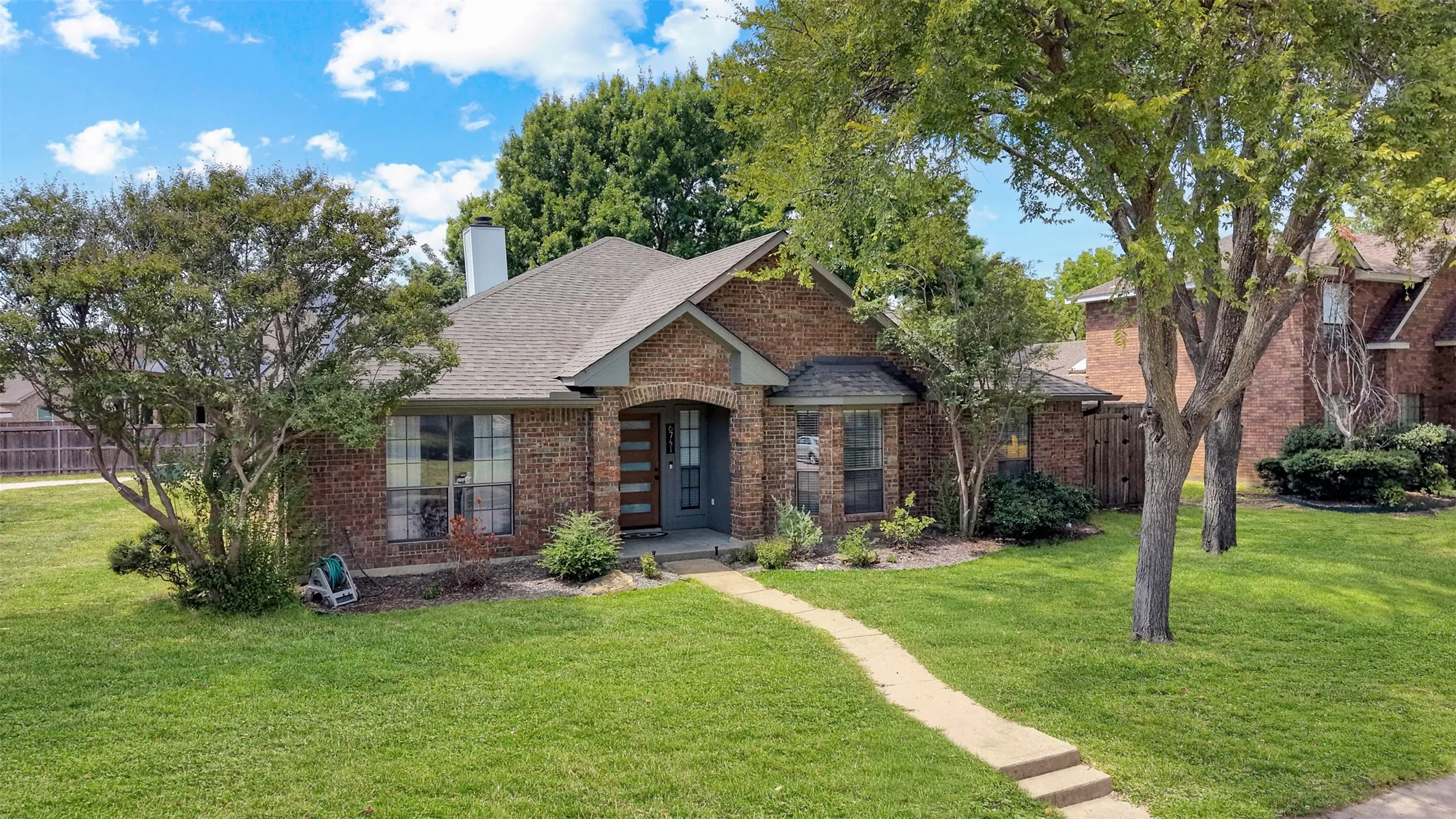 Single Family Residence For Sale in Collin County , 6741 Biltmore Place, Plano, Texas 75023, 3 Bedroom, 2 Bathroom, 2 Garage spaces, 1,938 Sqft, built in 1986, mls#21371894, Real Estate Agent in Plano, Homes For Sale in Collin county, Homes For Sale in Plano, Realtor in Plano Texas, Real Estate Brokerage Independent Realty Texas, Luminita Cordes Realtor