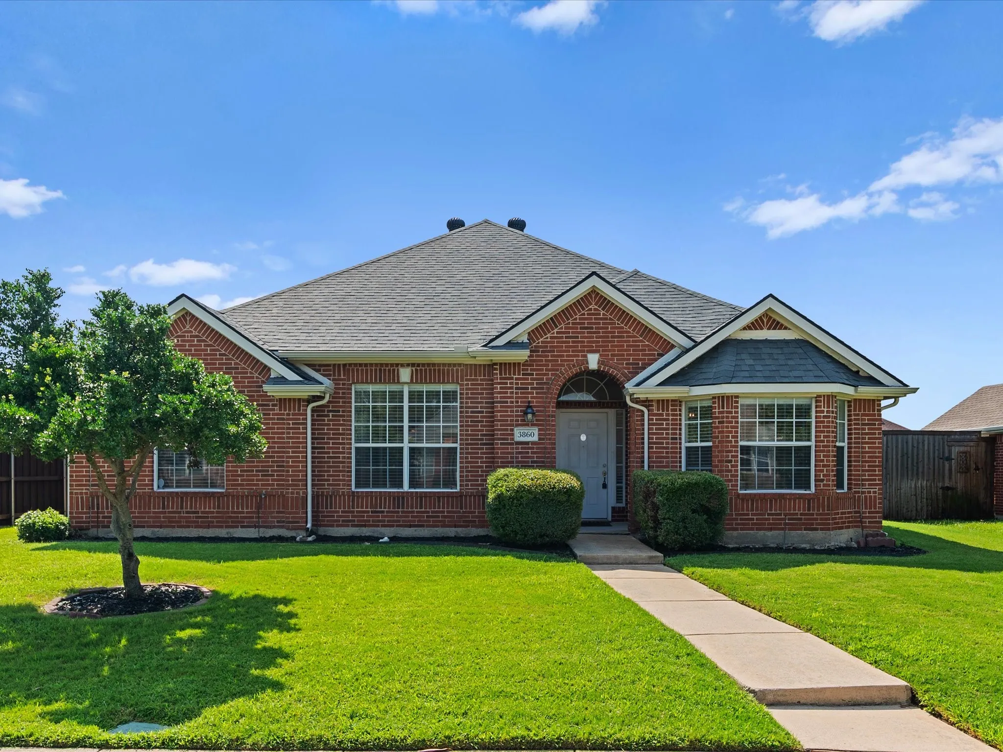 Single Family Residence For Rent in Denton County , 3860 Gillespie Drive, Carrollton, Texas 75010, 3 Bedroom, 2 Bathroom, 2 Garage spaces, 1,684 Sqft, built in 1997, mls#21370897, Real Estate Agent in Carrollton, Homes For Rent in Denton county, Homes For Rent in Carrollton, Realtor in Carrollton Texas, Real Estate Brokerage Independent Realty Texas, Luminita Cordes Realtor
