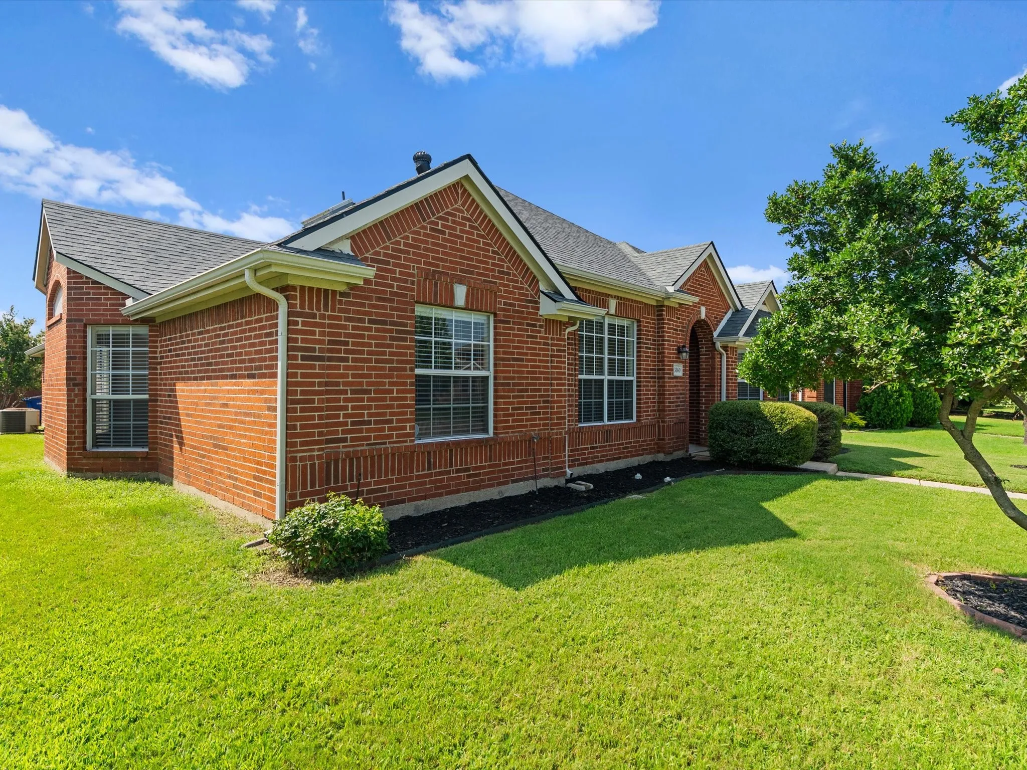 Single Family Residence For Rent in Denton County , 3860 Gillespie Drive, Carrollton, Texas 75010, 3 Bedroom, 2 Bathroom, 2 Garage spaces, 1,684 Sqft, built in 1997, mls#21370897, Real Estate Agent in Carrollton, Homes For Rent in Denton county, Homes For Rent in Carrollton, Realtor in Carrollton Texas, Real Estate Brokerage Independent Realty Texas, Luminita Cordes Realtor