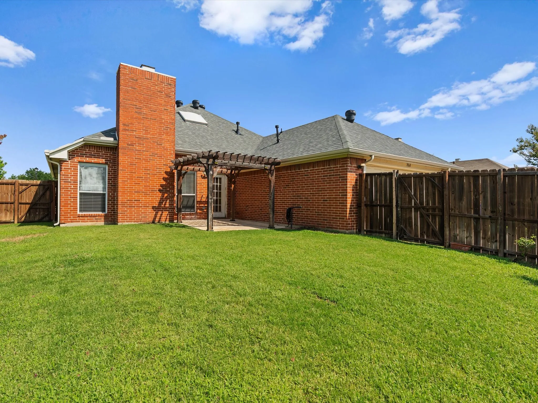 Single Family Residence For Rent in Denton County , 3860 Gillespie Drive, Carrollton, Texas 75010, 3 Bedroom, 2 Bathroom, 2 Garage spaces, 1,684 Sqft, built in 1997, mls#21370897, Real Estate Agent in Carrollton, Homes For Rent in Denton county, Homes For Rent in Carrollton, Realtor in Carrollton Texas, Real Estate Brokerage Independent Realty Texas, Luminita Cordes Realtor