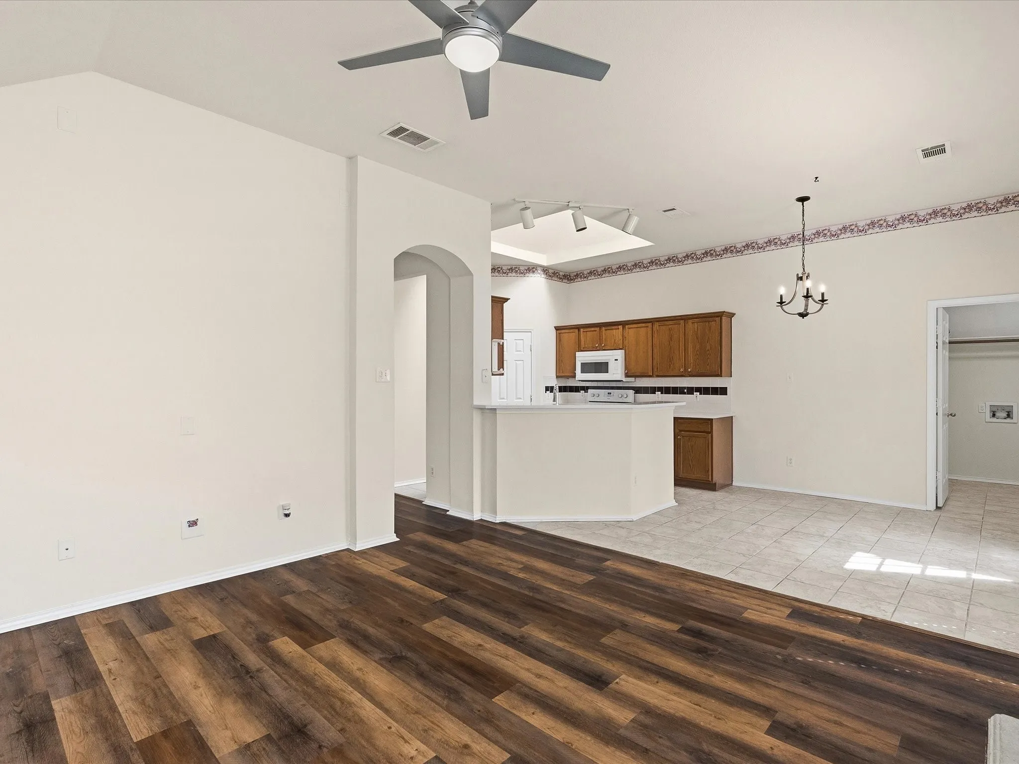 Single Family Residence For Rent in Denton County , 3860 Gillespie Drive, Carrollton, Texas 75010, 3 Bedroom, 2 Bathroom, 2 Garage spaces, 1,684 Sqft, built in 1997, mls#21370897, Real Estate Agent in Carrollton, Homes For Rent in Denton county, Homes For Rent in Carrollton, Realtor in Carrollton Texas, Real Estate Brokerage Independent Realty Texas, Luminita Cordes Realtor