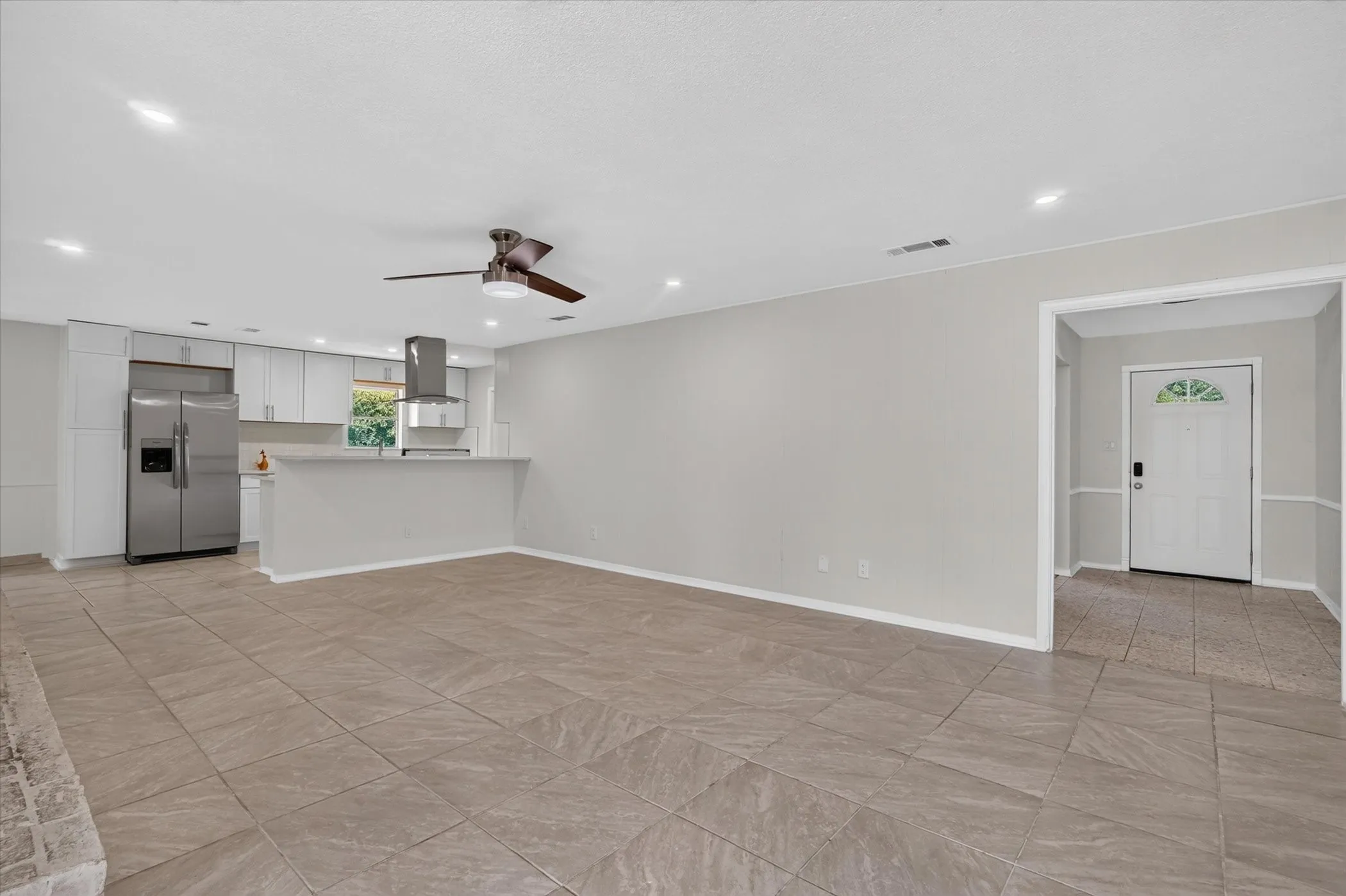 Single Family Residence For Sale in Tarrant County , 6301 Wheaton Drive, Fort Worth, Texas 76133, 3 Bedroom, 2 Bathroom, 2 Garage spaces, 2,130 Sqft, built in 1966, mls#21367888, Real Estate Agent in Fort Worth, Homes For Sale in Tarrant county, Homes For Sale in Fort Worth, Realtor in Fort Worth Texas, Real Estate Brokerage Independent Realty Texas, Luminita Cordes Realtor