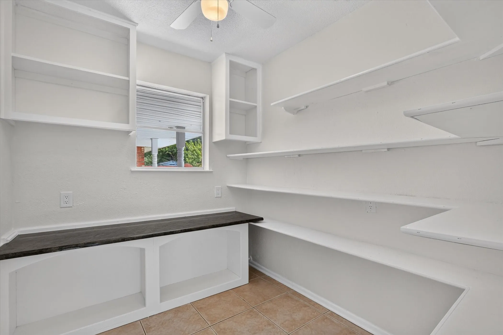 Single Family Residence For Sale in Tarrant County , 6301 Wheaton Drive, Fort Worth, Texas 76133, 3 Bedroom, 2 Bathroom, 2 Garage spaces, 2,130 Sqft, built in 1966, mls#21367888, Real Estate Agent in Fort Worth, Homes For Sale in Tarrant county, Homes For Sale in Fort Worth, Realtor in Fort Worth Texas, Real Estate Brokerage Independent Realty Texas, Luminita Cordes Realtor