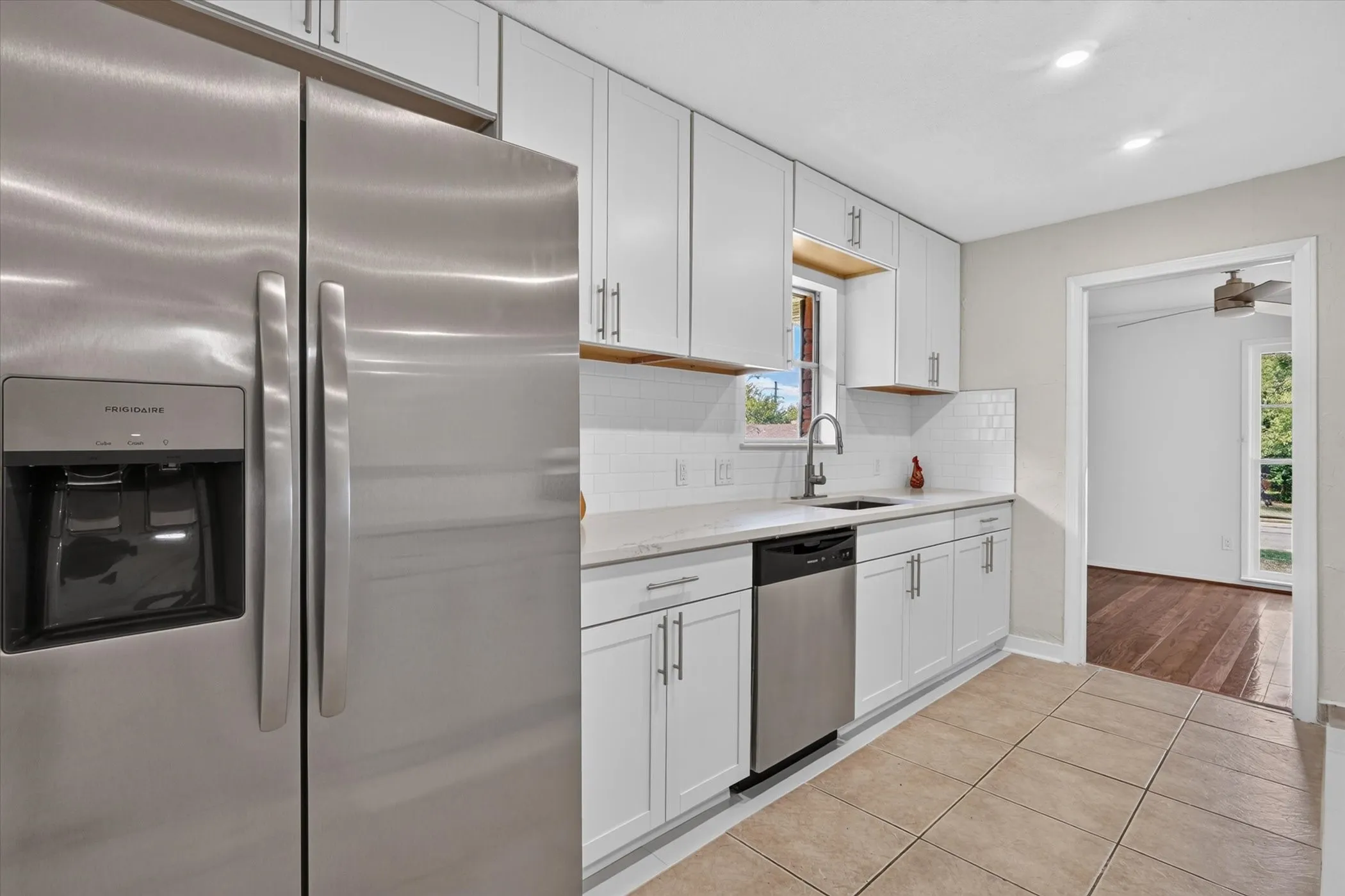 Single Family Residence For Sale in Tarrant County , 6301 Wheaton Drive, Fort Worth, Texas 76133, 3 Bedroom, 2 Bathroom, 2 Garage spaces, 2,130 Sqft, built in 1966, mls#21367888, Real Estate Agent in Fort Worth, Homes For Sale in Tarrant county, Homes For Sale in Fort Worth, Realtor in Fort Worth Texas, Real Estate Brokerage Independent Realty Texas, Luminita Cordes Realtor