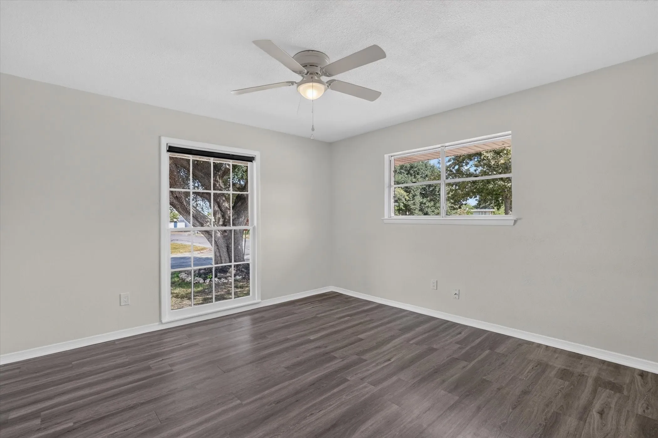 Single Family Residence For Sale in Tarrant County , 6301 Wheaton Drive, Fort Worth, Texas 76133, 3 Bedroom, 2 Bathroom, 2 Garage spaces, 2,130 Sqft, built in 1966, mls#21367888, Real Estate Agent in Fort Worth, Homes For Sale in Tarrant county, Homes For Sale in Fort Worth, Realtor in Fort Worth Texas, Real Estate Brokerage Independent Realty Texas, Luminita Cordes Realtor