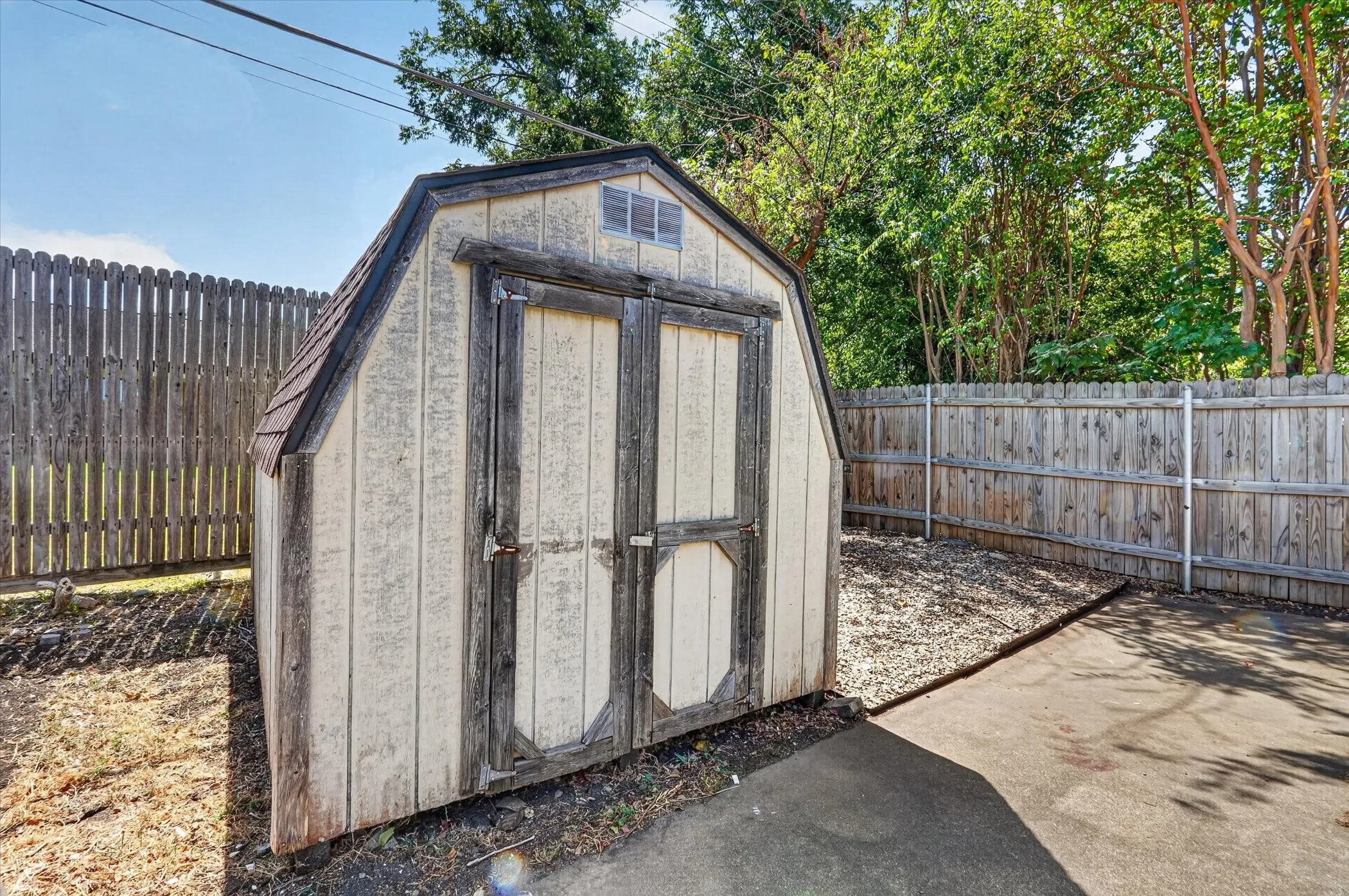 Single Family Residence For Sale in Tarrant County , 6301 Wheaton Drive, Fort Worth, Texas 76133, 3 Bedroom, 2 Bathroom, 2 Garage spaces, 2,130 Sqft, built in 1966, mls#21367888, Real Estate Agent in Fort Worth, Homes For Sale in Tarrant county, Homes For Sale in Fort Worth, Realtor in Fort Worth Texas, Real Estate Brokerage Independent Realty Texas, Luminita Cordes Realtor