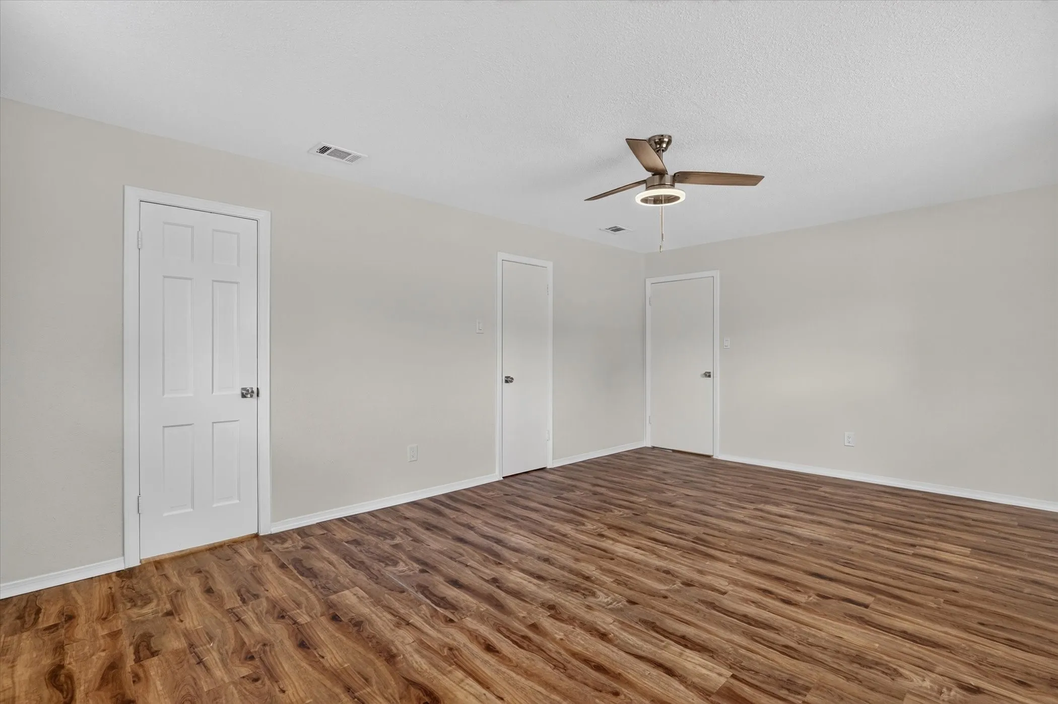 Single Family Residence For Sale in Tarrant County , 6301 Wheaton Drive, Fort Worth, Texas 76133, 3 Bedroom, 2 Bathroom, 2 Garage spaces, 2,130 Sqft, built in 1966, mls#21367888, Real Estate Agent in Fort Worth, Homes For Sale in Tarrant county, Homes For Sale in Fort Worth, Realtor in Fort Worth Texas, Real Estate Brokerage Independent Realty Texas, Luminita Cordes Realtor
