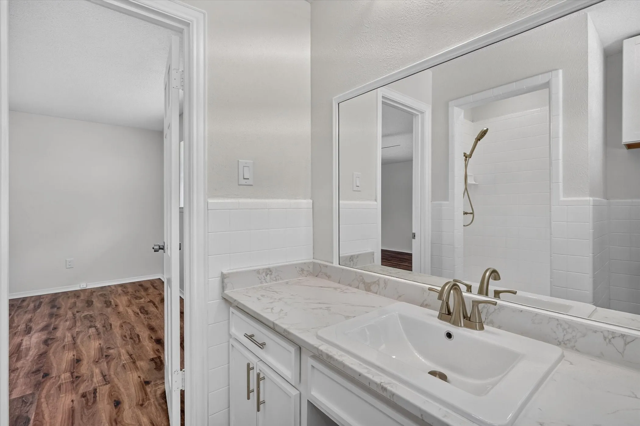 Single Family Residence For Sale in Tarrant County , 6301 Wheaton Drive, Fort Worth, Texas 76133, 3 Bedroom, 2 Bathroom, 2 Garage spaces, 2,130 Sqft, built in 1966, mls#21367888, Real Estate Agent in Fort Worth, Homes For Sale in Tarrant county, Homes For Sale in Fort Worth, Realtor in Fort Worth Texas, Real Estate Brokerage Independent Realty Texas, Luminita Cordes Realtor