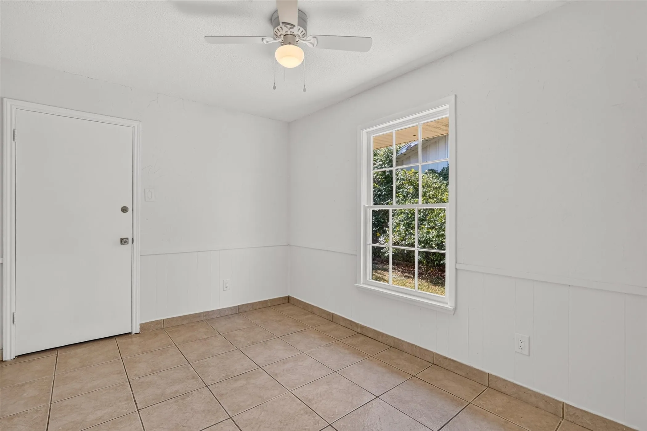 Single Family Residence For Sale in Tarrant County , 6301 Wheaton Drive, Fort Worth, Texas 76133, 3 Bedroom, 2 Bathroom, 2 Garage spaces, 2,130 Sqft, built in 1966, mls#21367888, Real Estate Agent in Fort Worth, Homes For Sale in Tarrant county, Homes For Sale in Fort Worth, Realtor in Fort Worth Texas, Real Estate Brokerage Independent Realty Texas, Luminita Cordes Realtor