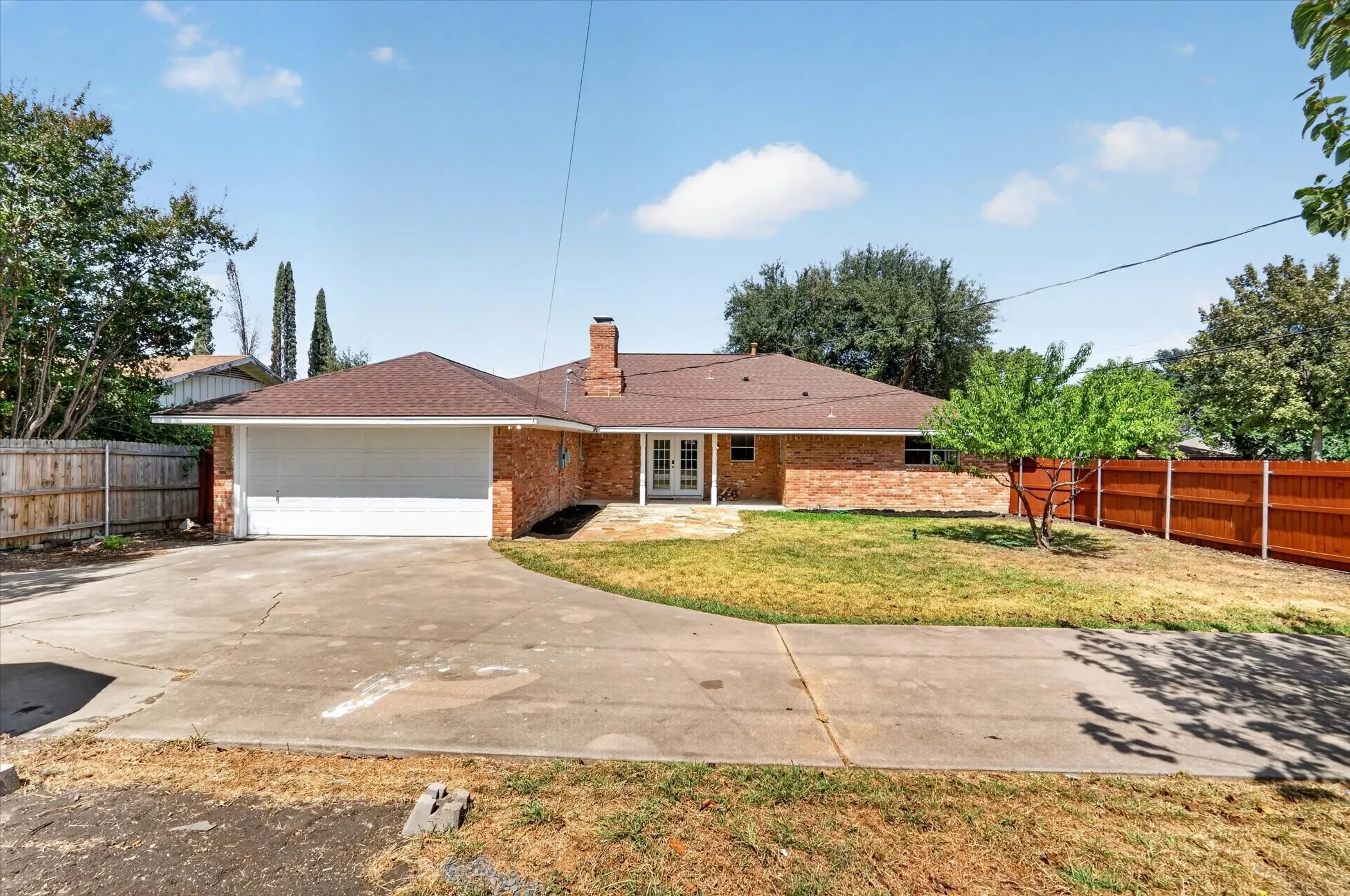 Single Family Residence For Sale in Tarrant County , 6301 Wheaton Drive, Fort Worth, Texas 76133, 3 Bedroom, 2 Bathroom, 2 Garage spaces, 2,130 Sqft, built in 1966, mls#21367888, Real Estate Agent in Fort Worth, Homes For Sale in Tarrant county, Homes For Sale in Fort Worth, Realtor in Fort Worth Texas, Real Estate Brokerage Independent Realty Texas, Luminita Cordes Realtor