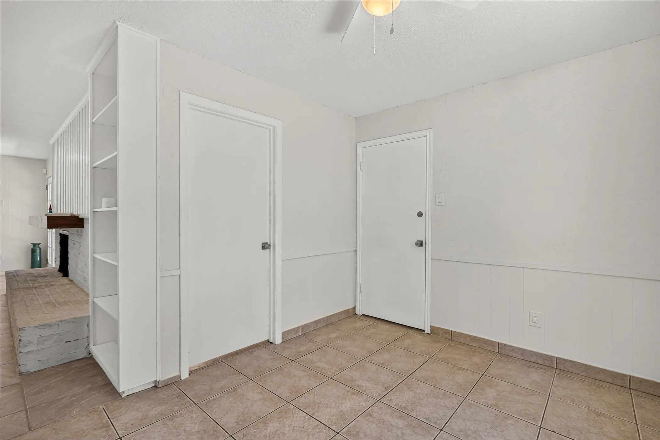 Single Family Residence For Sale in Tarrant County , 6301 Wheaton Drive, Fort Worth, Texas 76133, 3 Bedroom, 2 Bathroom, 2 Garage spaces, 2,130 Sqft, built in 1966, mls#21367888, Real Estate Agent in Fort Worth, Homes For Sale in Tarrant county, Homes For Sale in Fort Worth, Realtor in Fort Worth Texas, Real Estate Brokerage Independent Realty Texas, Luminita Cordes Realtor