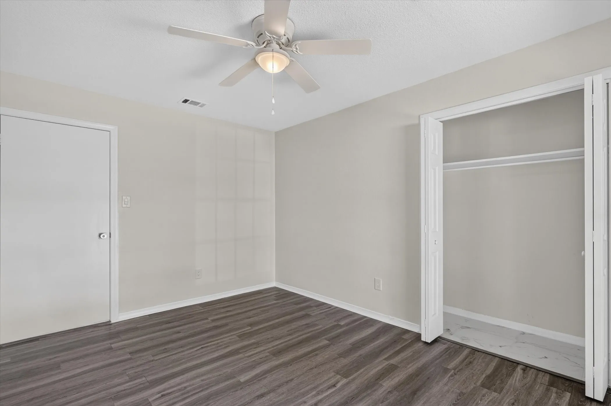 Single Family Residence For Sale in Tarrant County , 6301 Wheaton Drive, Fort Worth, Texas 76133, 3 Bedroom, 2 Bathroom, 2 Garage spaces, 2,130 Sqft, built in 1966, mls#21367888, Real Estate Agent in Fort Worth, Homes For Sale in Tarrant county, Homes For Sale in Fort Worth, Realtor in Fort Worth Texas, Real Estate Brokerage Independent Realty Texas, Luminita Cordes Realtor