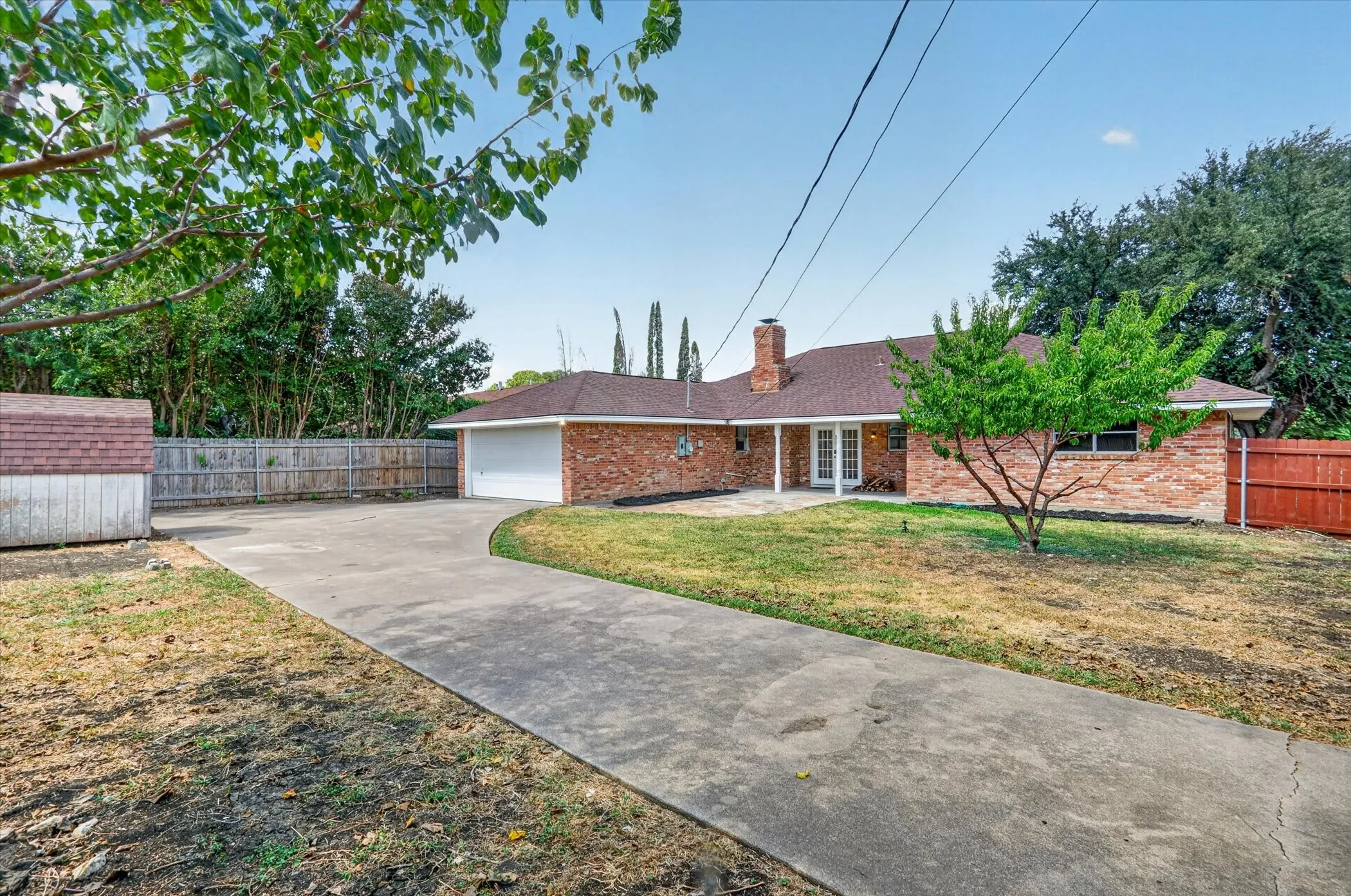 Single Family Residence For Sale in Tarrant County , 6301 Wheaton Drive, Fort Worth, Texas 76133, 3 Bedroom, 2 Bathroom, 2 Garage spaces, 2,130 Sqft, built in 1966, mls#21367888, Real Estate Agent in Fort Worth, Homes For Sale in Tarrant county, Homes For Sale in Fort Worth, Realtor in Fort Worth Texas, Real Estate Brokerage Independent Realty Texas, Luminita Cordes Realtor