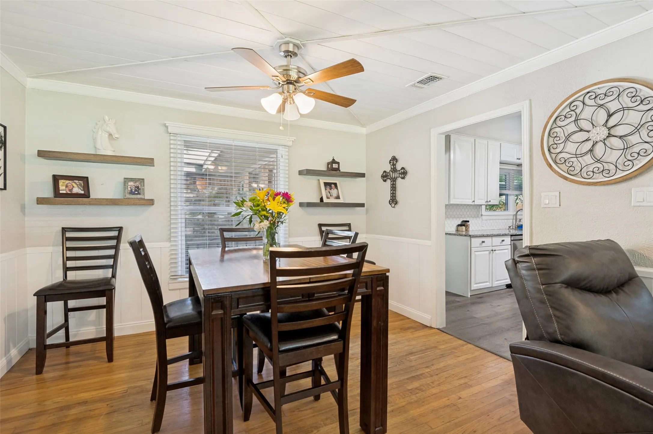Single Family Residence For Sale in Dallas County , 1515 Francis Street, Carrollton, Texas 75006, 3 Bedroom, 2 Bathroom, 2 Garage spaces, 2,096 Sqft, built in 1951, mls#21368794, Real Estate Agent in Carrollton, Homes For Sale in Dallas county, Homes For Sale in Carrollton, Realtor in Carrollton Texas, Real Estate Brokerage Independent Realty Texas, Luminita Cordes Realtor