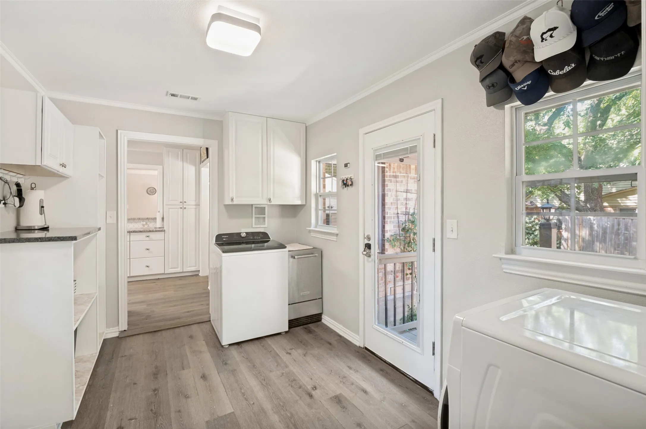 Single Family Residence For Sale in Dallas County , 1515 Francis Street, Carrollton, Texas 75006, 3 Bedroom, 2 Bathroom, 2 Garage spaces, 2,096 Sqft, built in 1951, mls#21368794, Real Estate Agent in Carrollton, Homes For Sale in Dallas county, Homes For Sale in Carrollton, Realtor in Carrollton Texas, Real Estate Brokerage Independent Realty Texas, Luminita Cordes Realtor