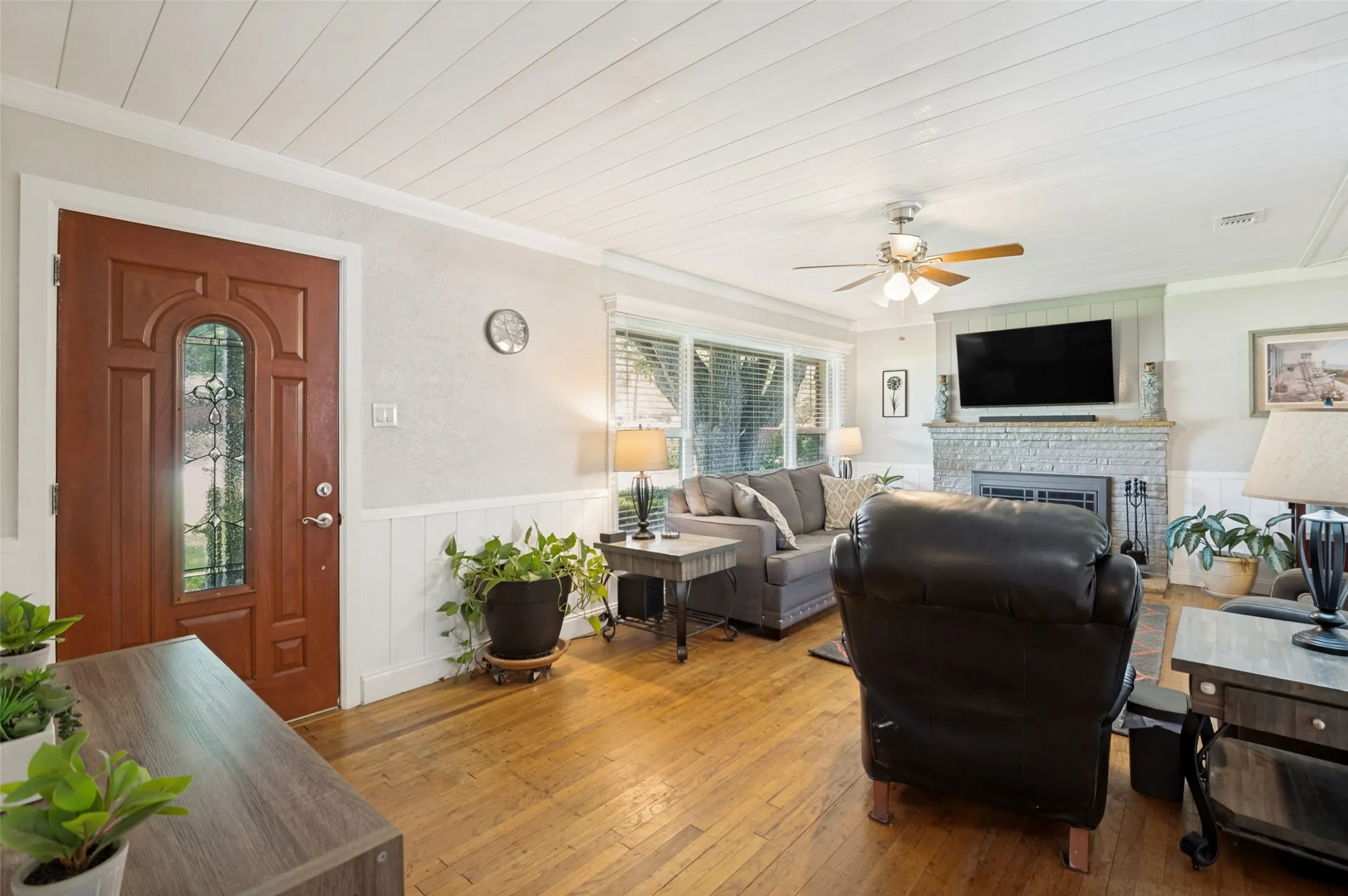 Single Family Residence For Sale in Dallas County , 1515 Francis Street, Carrollton, Texas 75006, 3 Bedroom, 2 Bathroom, 2 Garage spaces, 2,096 Sqft, built in 1951, mls#21368794, Real Estate Agent in Carrollton, Homes For Sale in Dallas county, Homes For Sale in Carrollton, Realtor in Carrollton Texas, Real Estate Brokerage Independent Realty Texas, Luminita Cordes Realtor