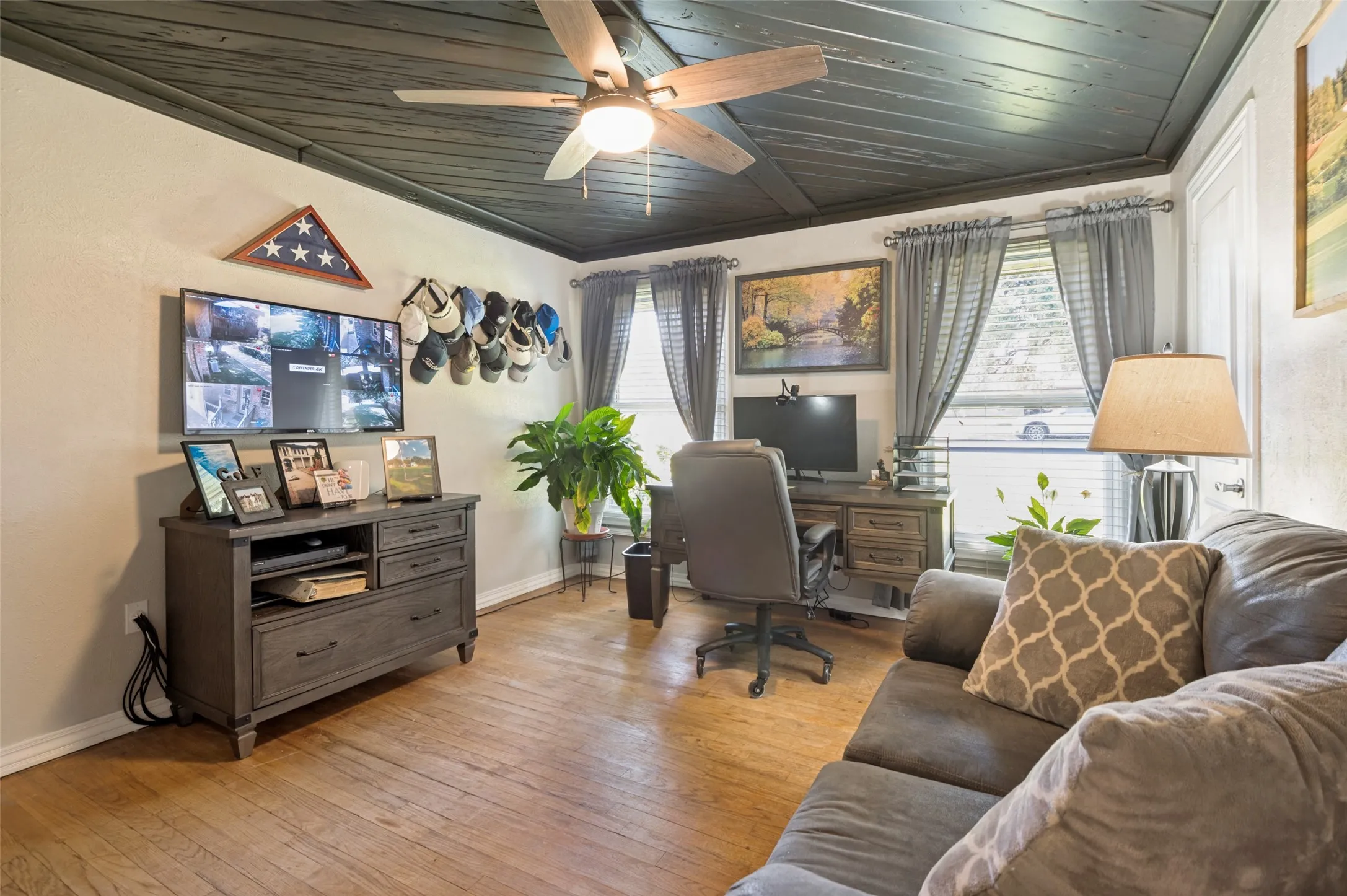 Single Family Residence For Sale in Dallas County , 1515 Francis Street, Carrollton, Texas 75006, 3 Bedroom, 2 Bathroom, 2 Garage spaces, 2,096 Sqft, built in 1951, mls#21368794, Real Estate Agent in Carrollton, Homes For Sale in Dallas county, Homes For Sale in Carrollton, Realtor in Carrollton Texas, Real Estate Brokerage Independent Realty Texas, Luminita Cordes Realtor