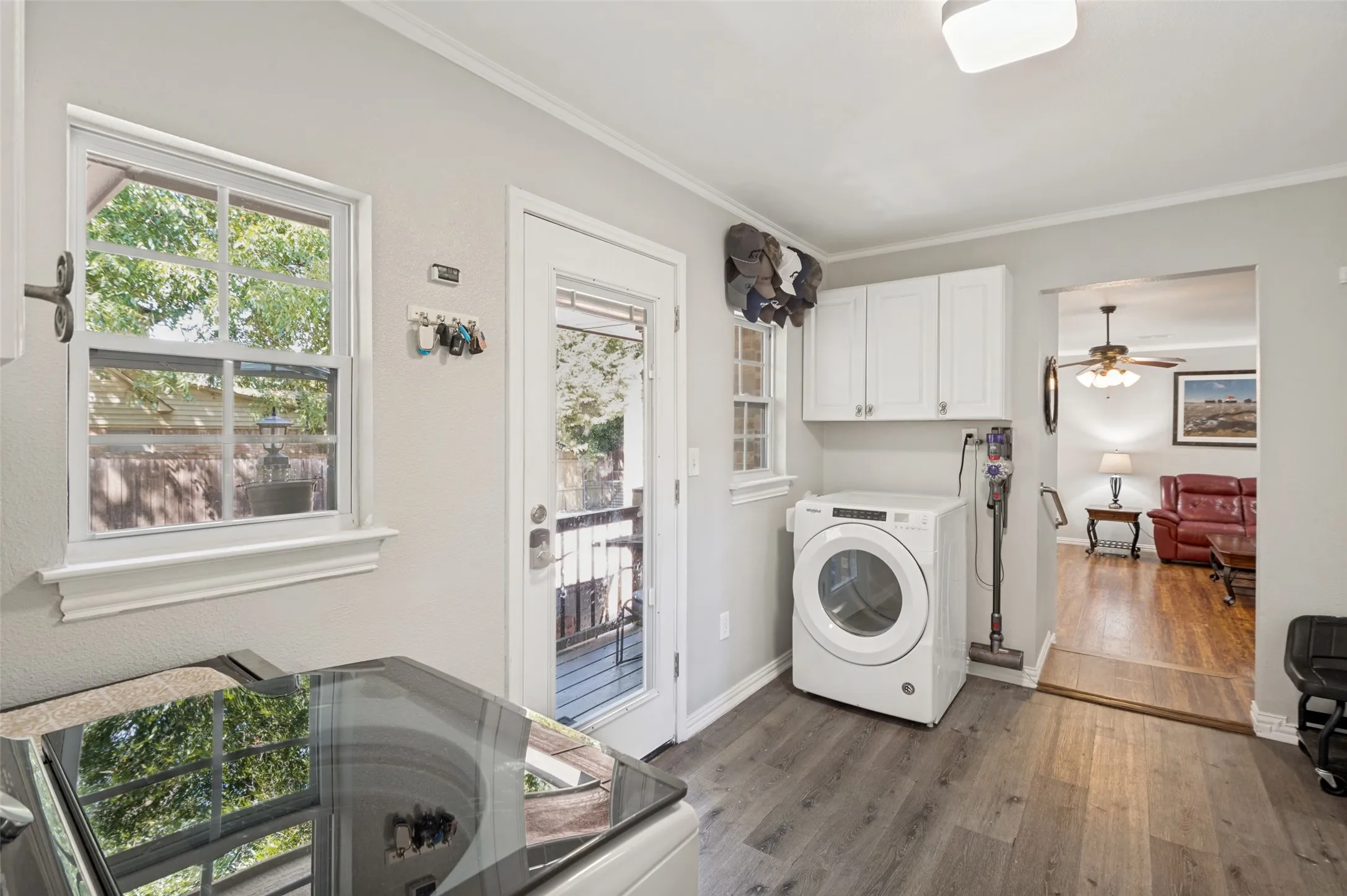 Single Family Residence For Sale in Dallas County , 1515 Francis Street, Carrollton, Texas 75006, 3 Bedroom, 2 Bathroom, 2 Garage spaces, 2,096 Sqft, built in 1951, mls#21368794, Real Estate Agent in Carrollton, Homes For Sale in Dallas county, Homes For Sale in Carrollton, Realtor in Carrollton Texas, Real Estate Brokerage Independent Realty Texas, Luminita Cordes Realtor