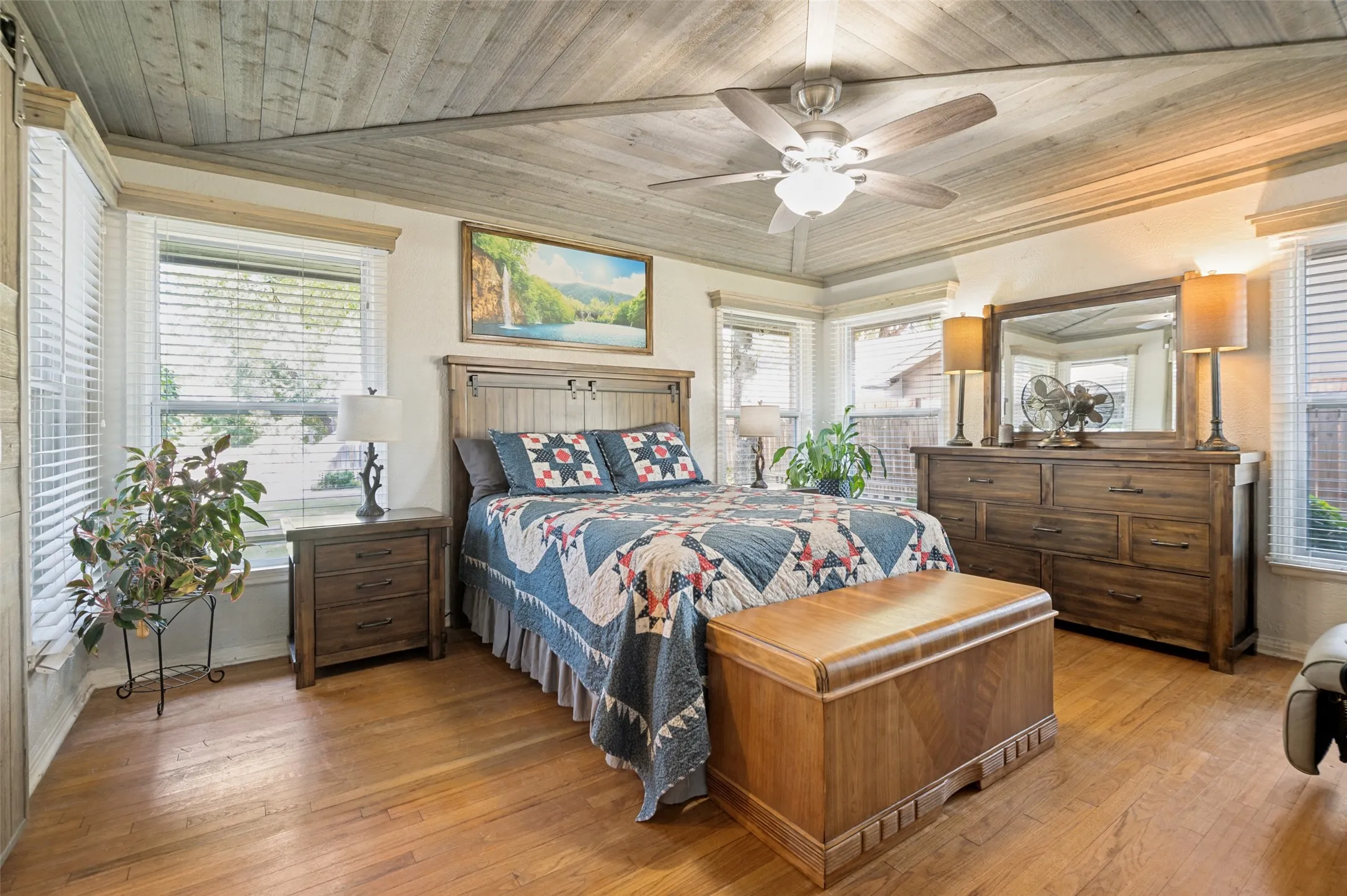 Single Family Residence For Sale in Dallas County , 1515 Francis Street, Carrollton, Texas 75006, 3 Bedroom, 2 Bathroom, 2 Garage spaces, 2,096 Sqft, built in 1951, mls#21368794, Real Estate Agent in Carrollton, Homes For Sale in Dallas county, Homes For Sale in Carrollton, Realtor in Carrollton Texas, Real Estate Brokerage Independent Realty Texas, Luminita Cordes Realtor